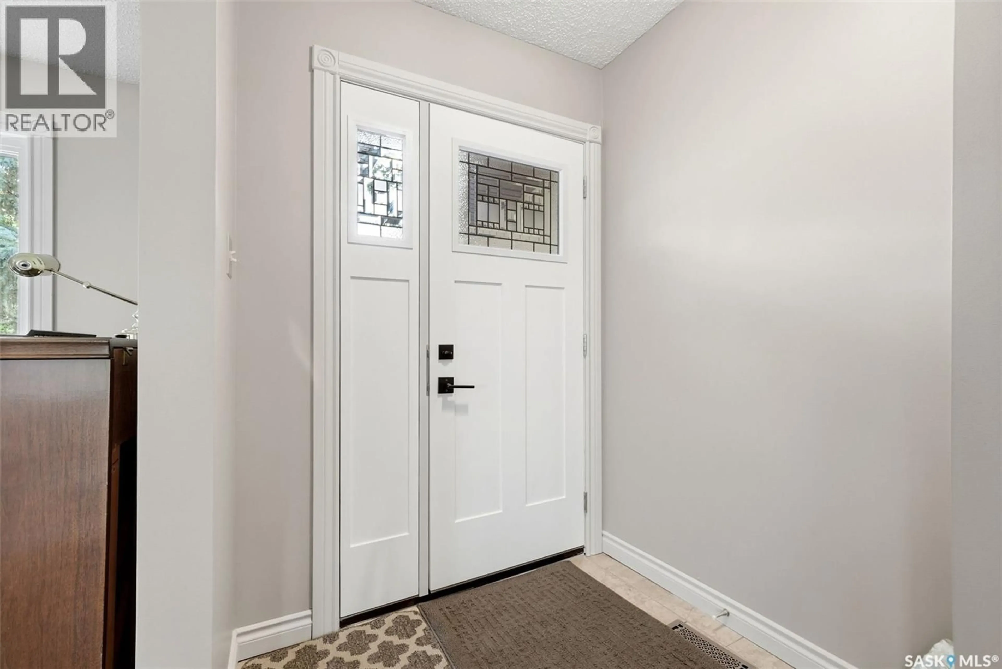 Indoor entryway for 2118 ELDERKIN DRIVE, Regina Saskatchewan S4V1N7