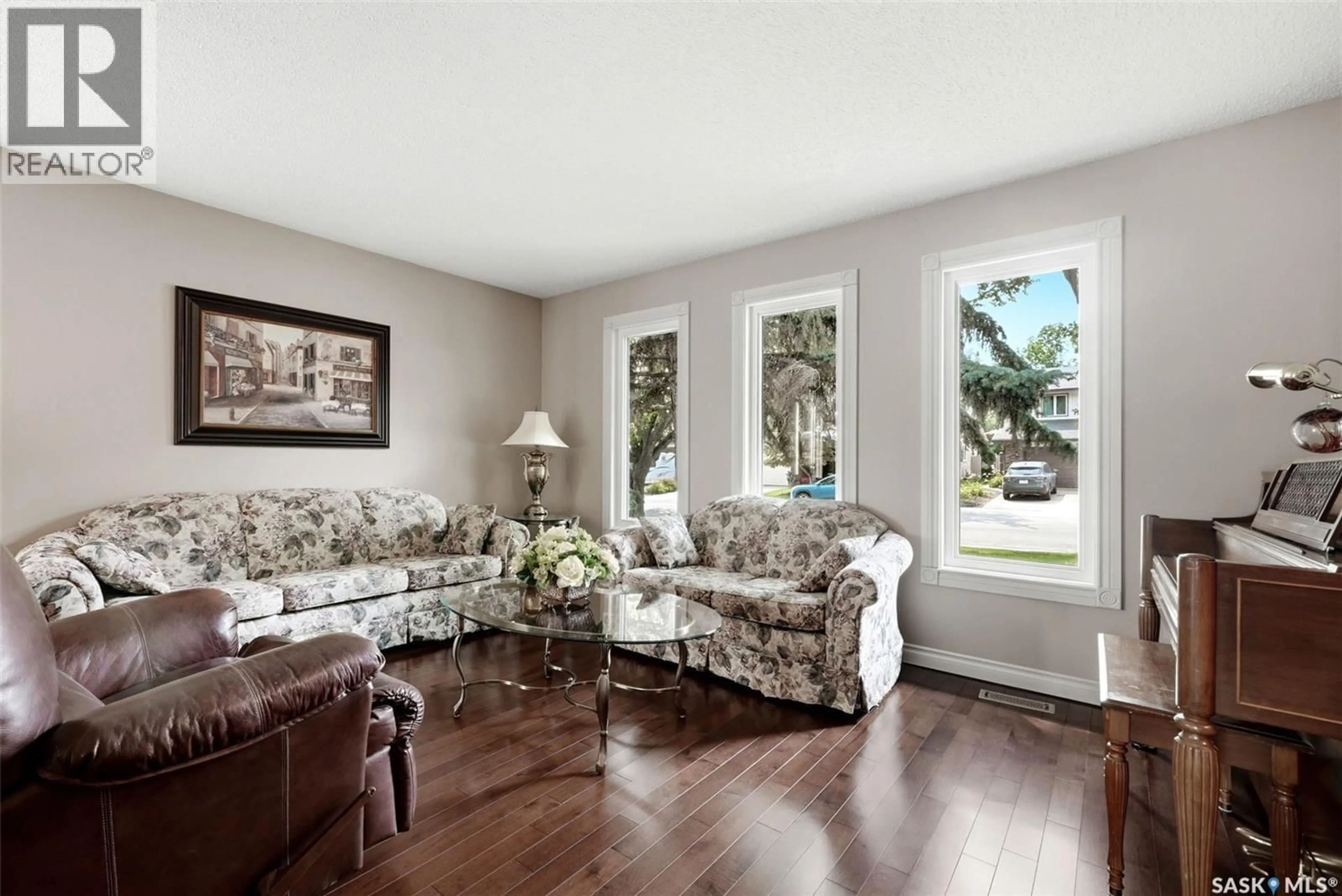 Living room with furniture, unknown for 2118 ELDERKIN DRIVE, Regina Saskatchewan S4V1N7