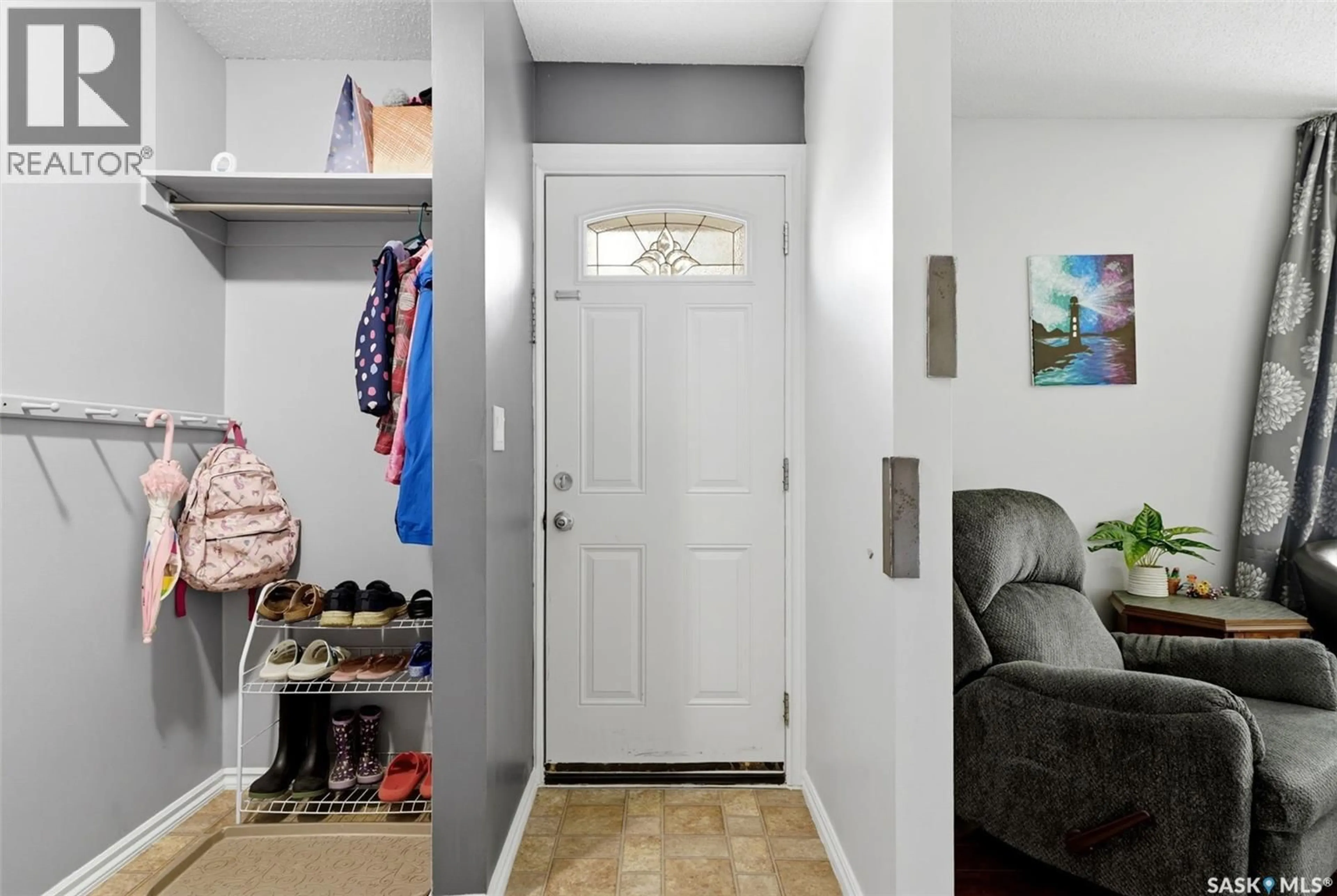 Indoor entryway for 4168 CASTLE ROAD, Regina Saskatchewan S4S4T2