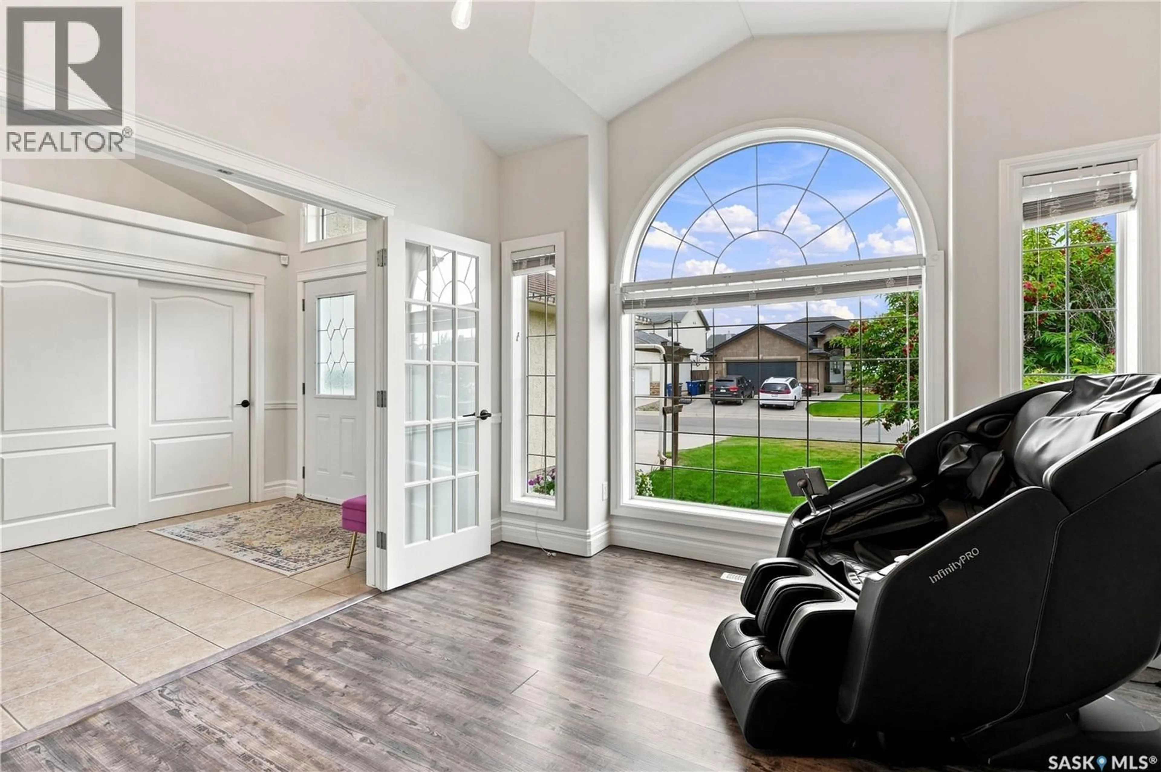 Indoor entryway for 102 BROOKDALE CRESCENT, Saskatoon Saskatchewan S7V1K5