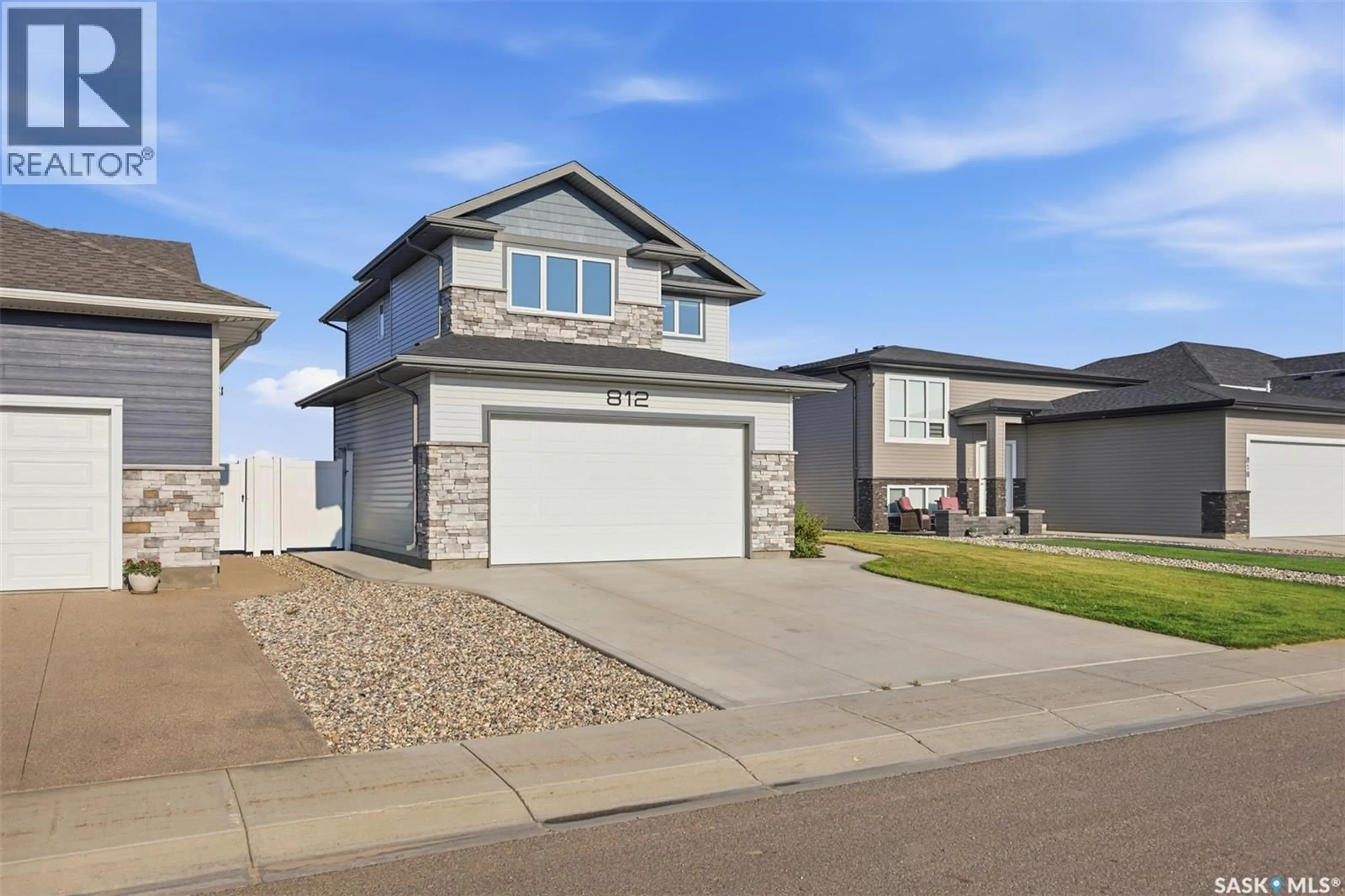 Home with vinyl exterior material, street for 812 1ST AVENUE N, Warman Saskatchewan S0K4S5