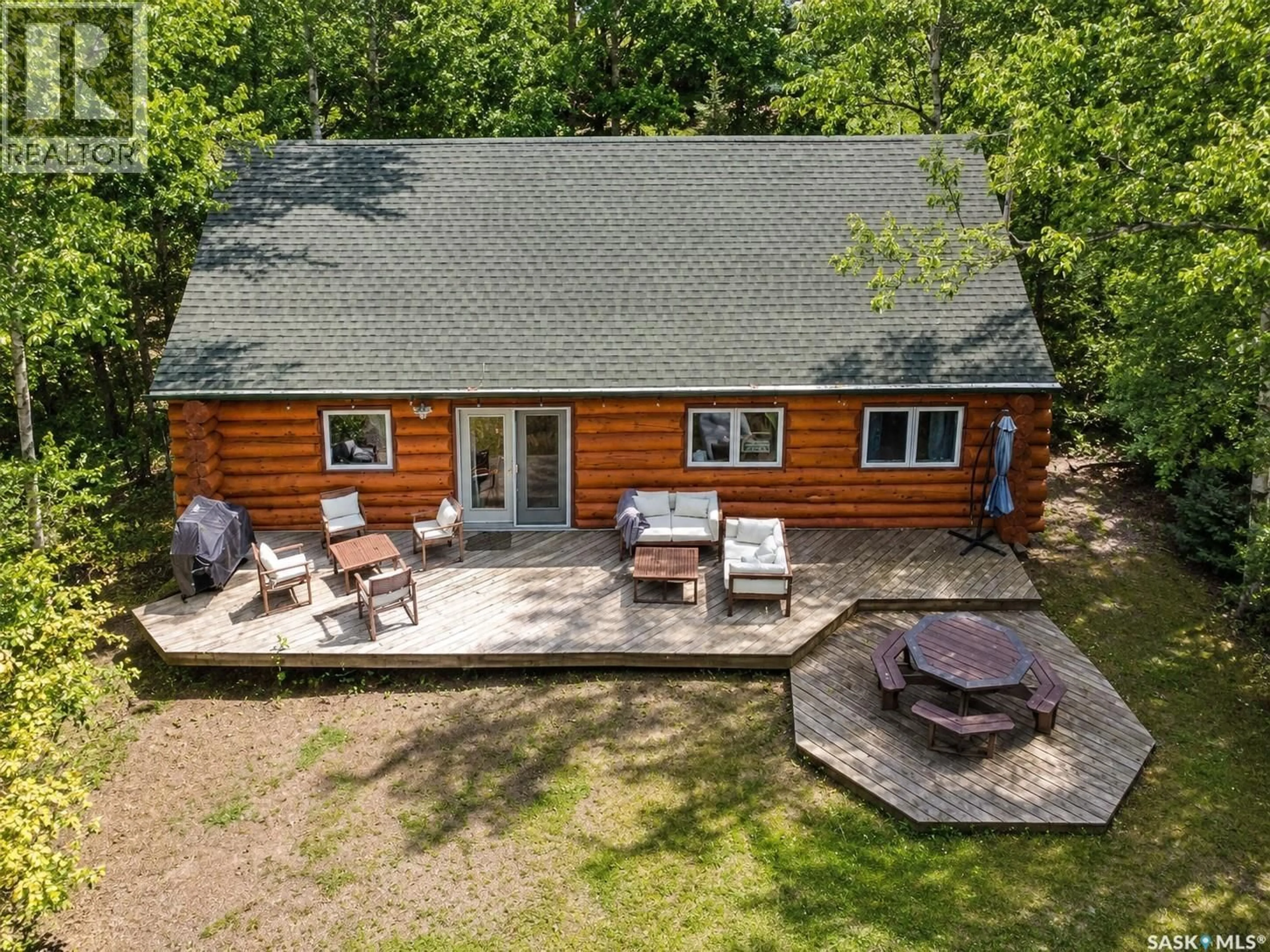 A pic from outside/outdoor area/front of a property/back of a property/a pic from drone, water/lake/river/ocean view for 231 WHITEFISH CRESCENT, Lac des Îles Saskatchewan S0M1A0