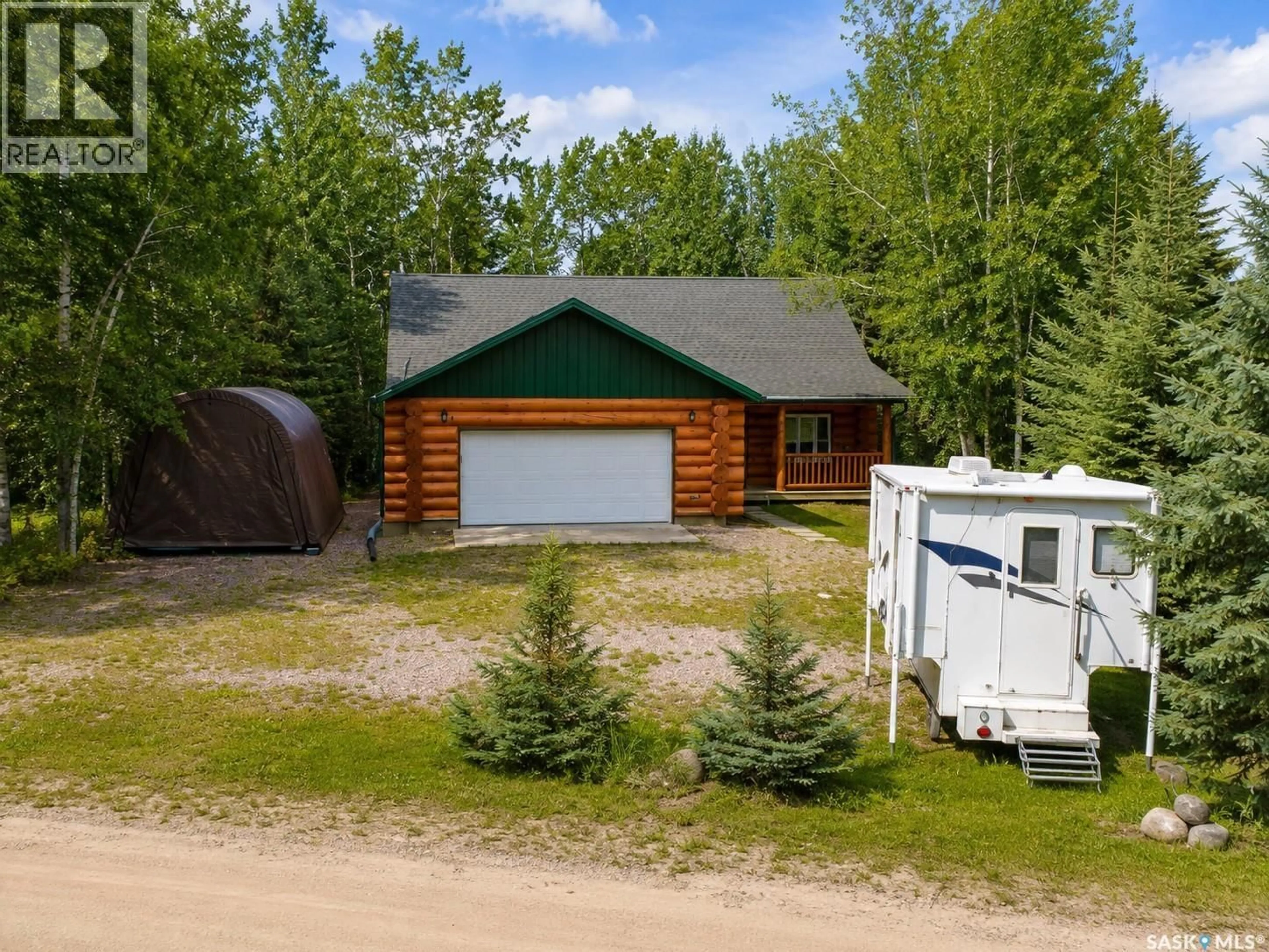 A pic from outside/outdoor area/front of a property/back of a property/a pic from drone, unknown for 231 WHITEFISH CRESCENT, Lac des Îles Saskatchewan S0M1A0