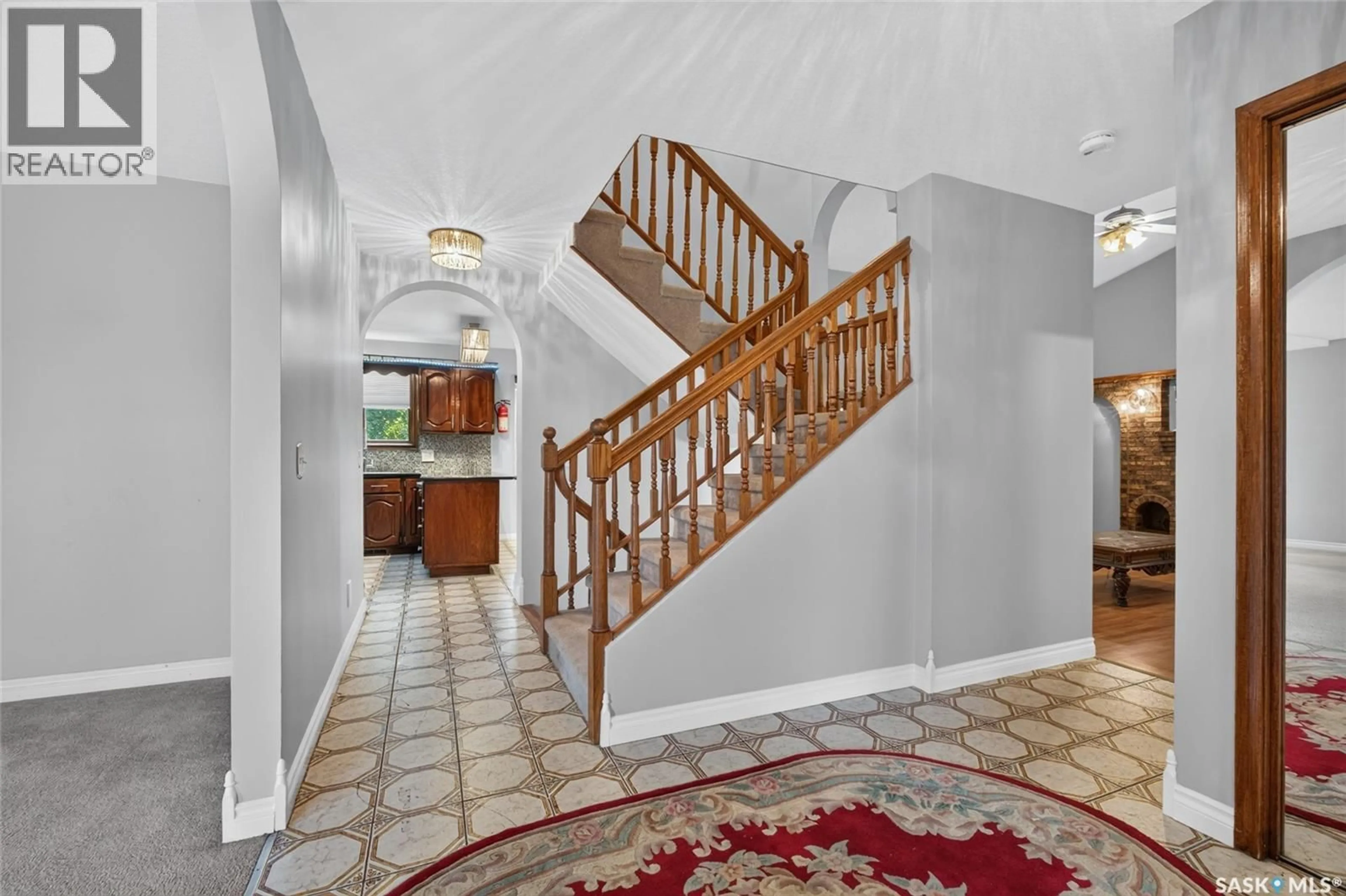 Indoor foyer for 2054 BRAUN BAY, Regina Saskatchewan S4V0M4