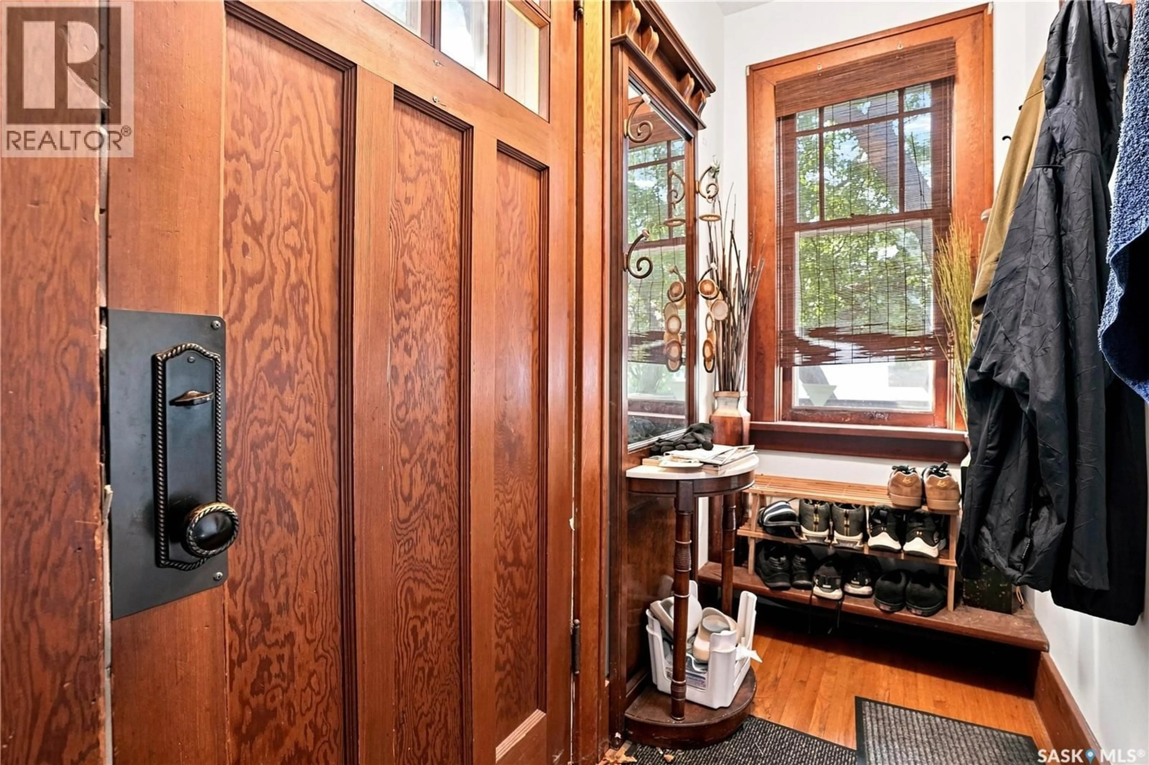 Indoor entryway for 3324 COLLEGE AVENUE, Regina Saskatchewan S4T1W2