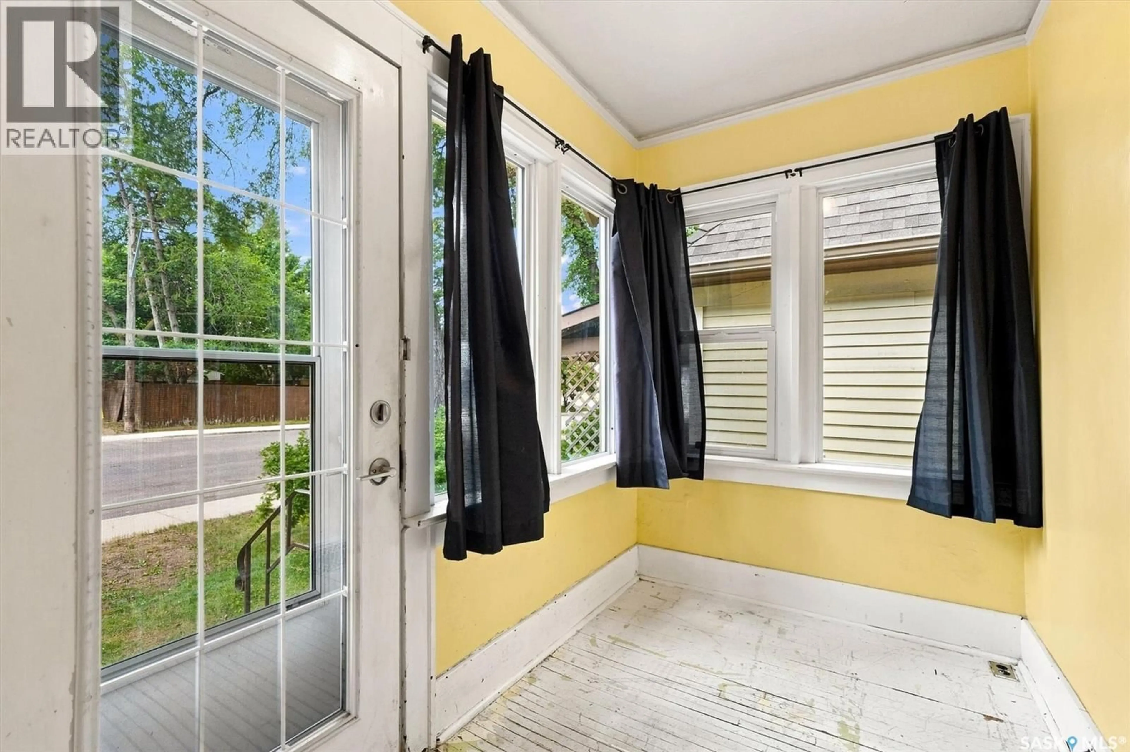 Indoor entryway for 111 9TH STREET, Saskatoon Saskatchewan S7N0A1