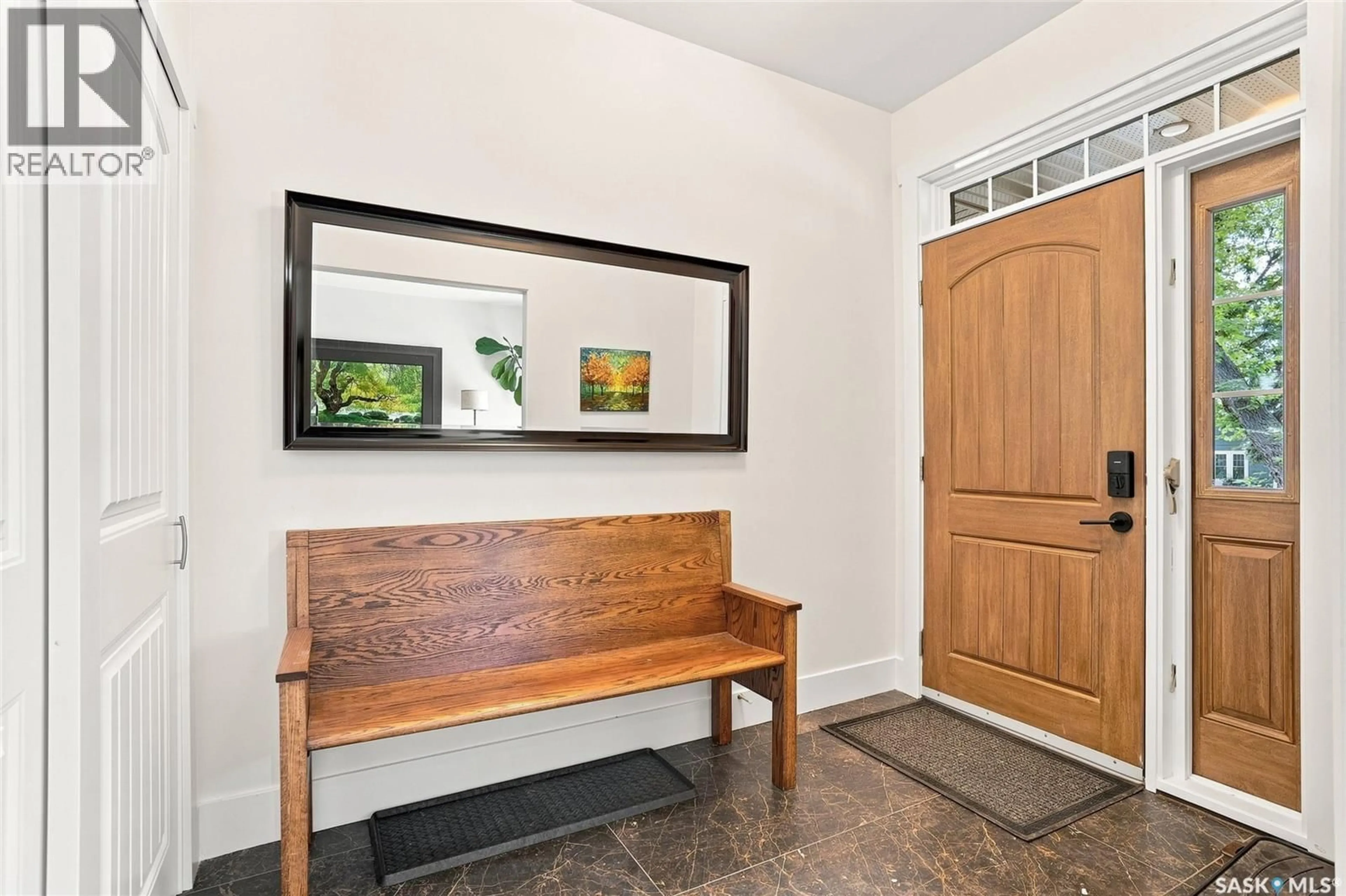 Indoor entryway for 1019A 10TH STREET, Saskatoon Saskatchewan S7H0H8