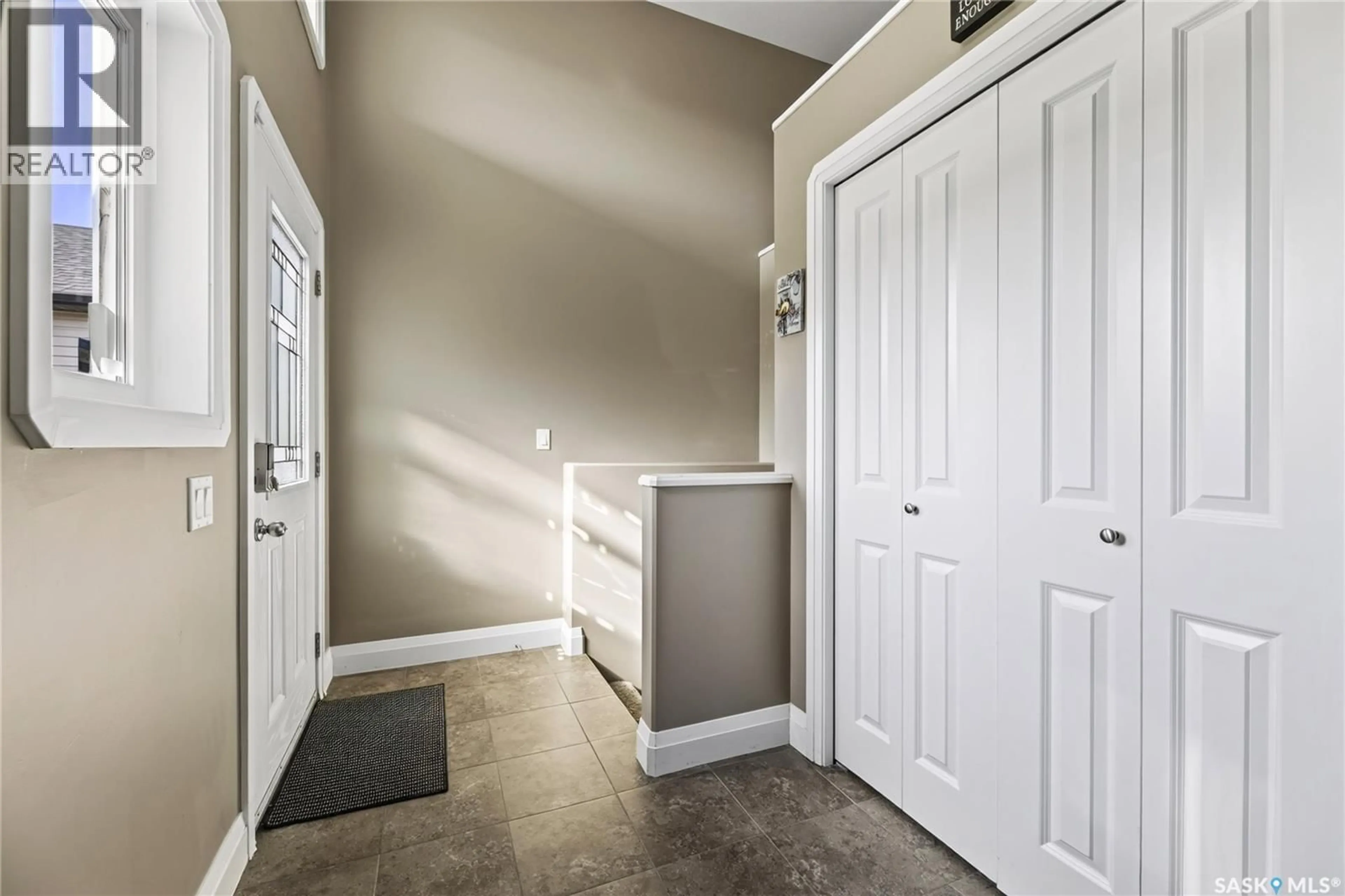 Indoor entryway for 1114 HARGREAVES WAY, Saskatoon Saskatchewan S7R0H2