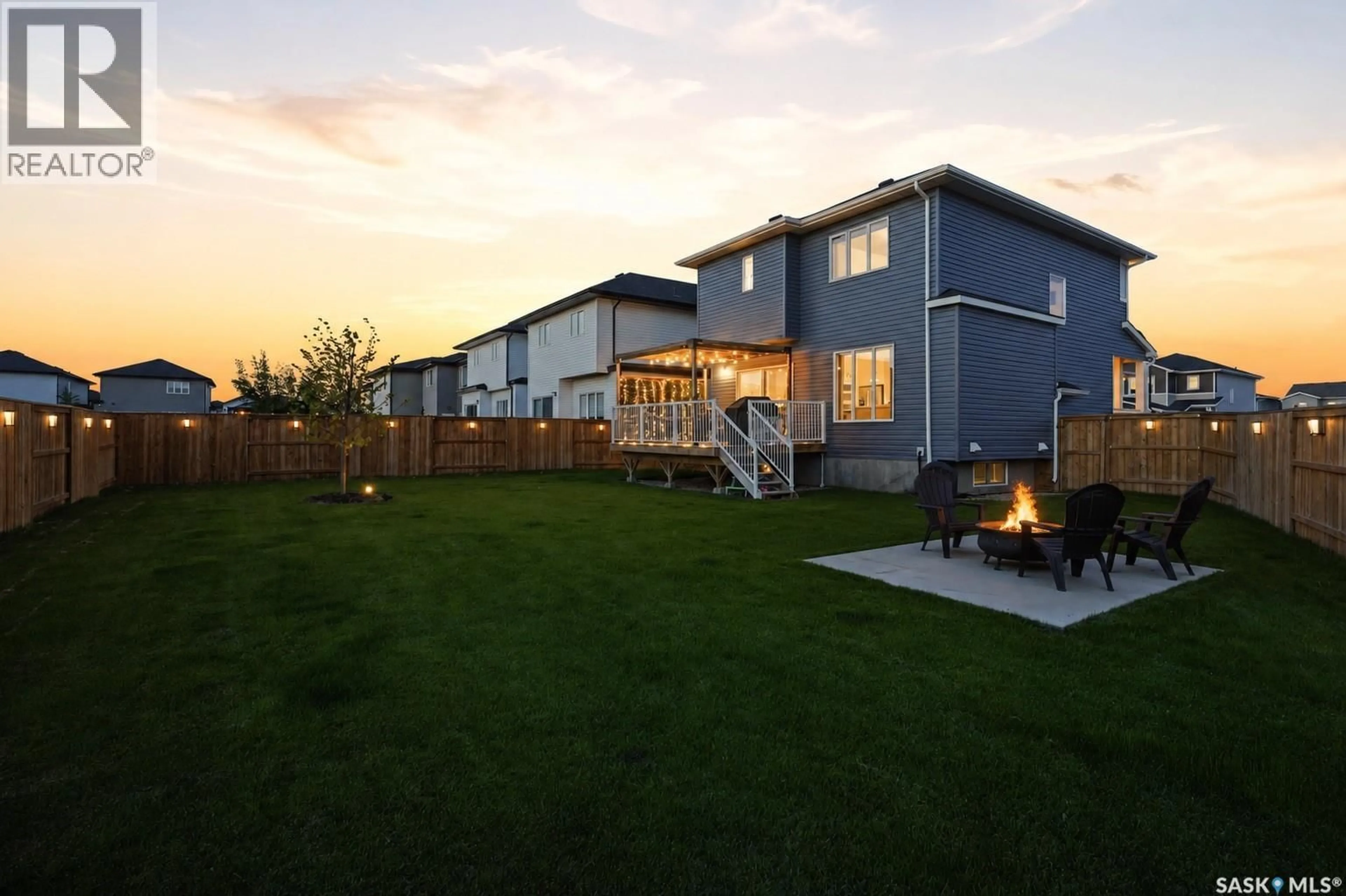 A pic from outside/outdoor area/front of a property/back of a property/a pic from drone, unknown for 302 CHELSOM MANOR, Saskatoon Saskatchewan S7V1R3