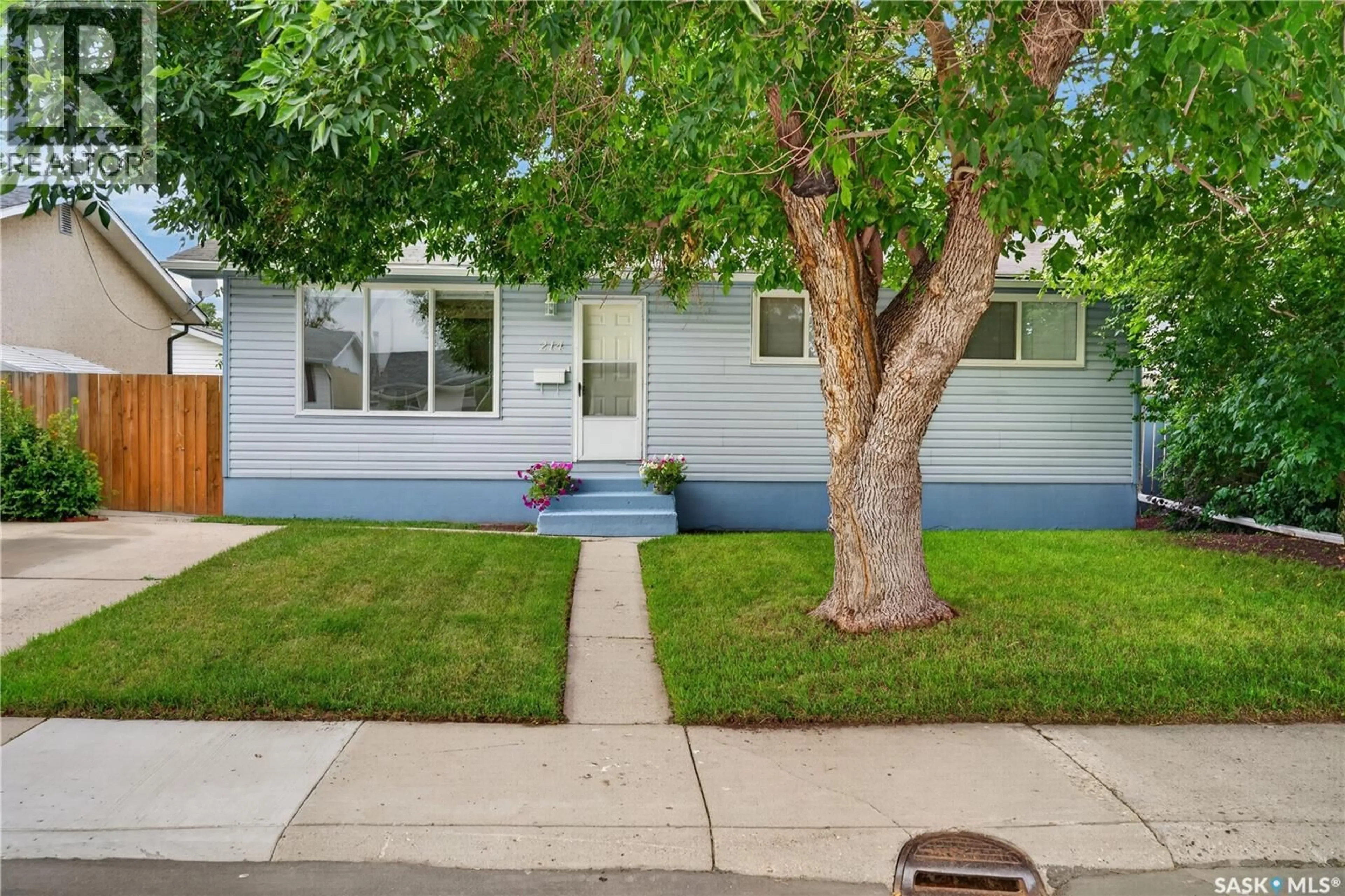 Home with vinyl exterior material, street for 214 FISHER CRESCENT, Saskatoon Saskatchewan S7L5C9