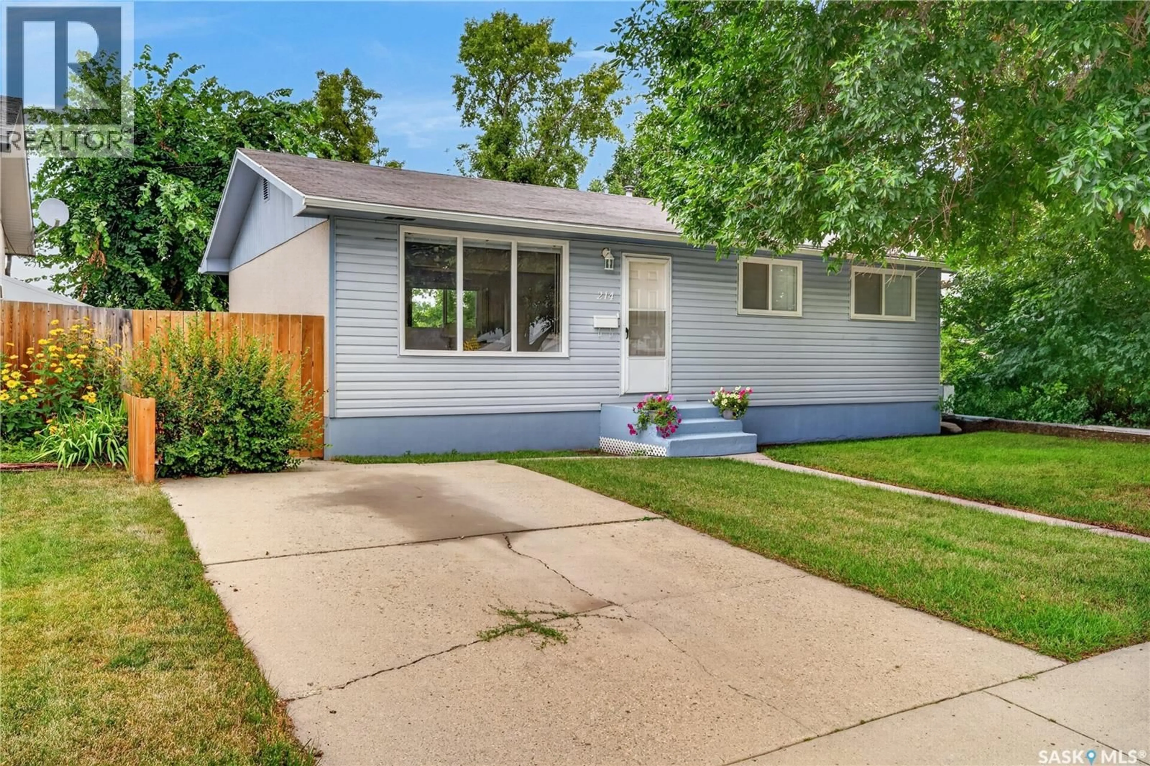 Home with vinyl exterior material, street for 214 FISHER CRESCENT, Saskatoon Saskatchewan S7L5C9