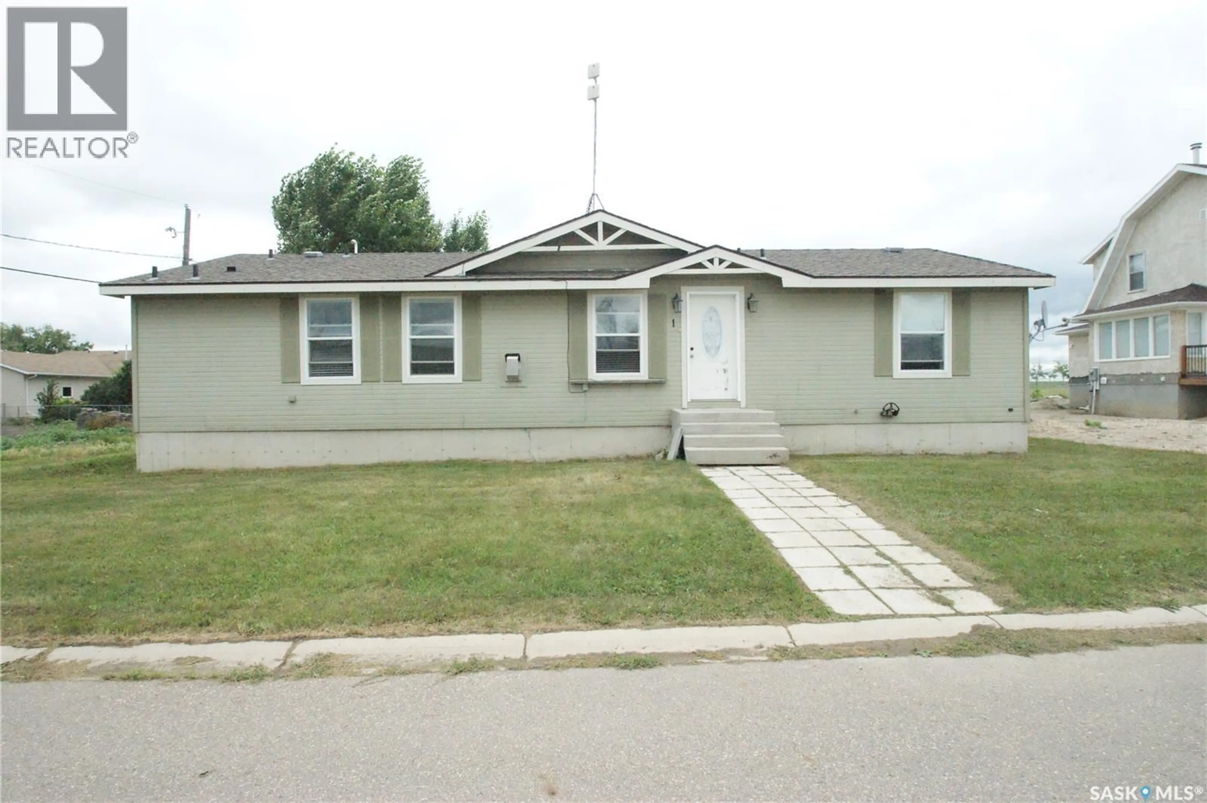 Home with vinyl exterior material, street for 1 PRAIRIE VIEW CRESCENT, Colonsay Saskatchewan S0K0Z0