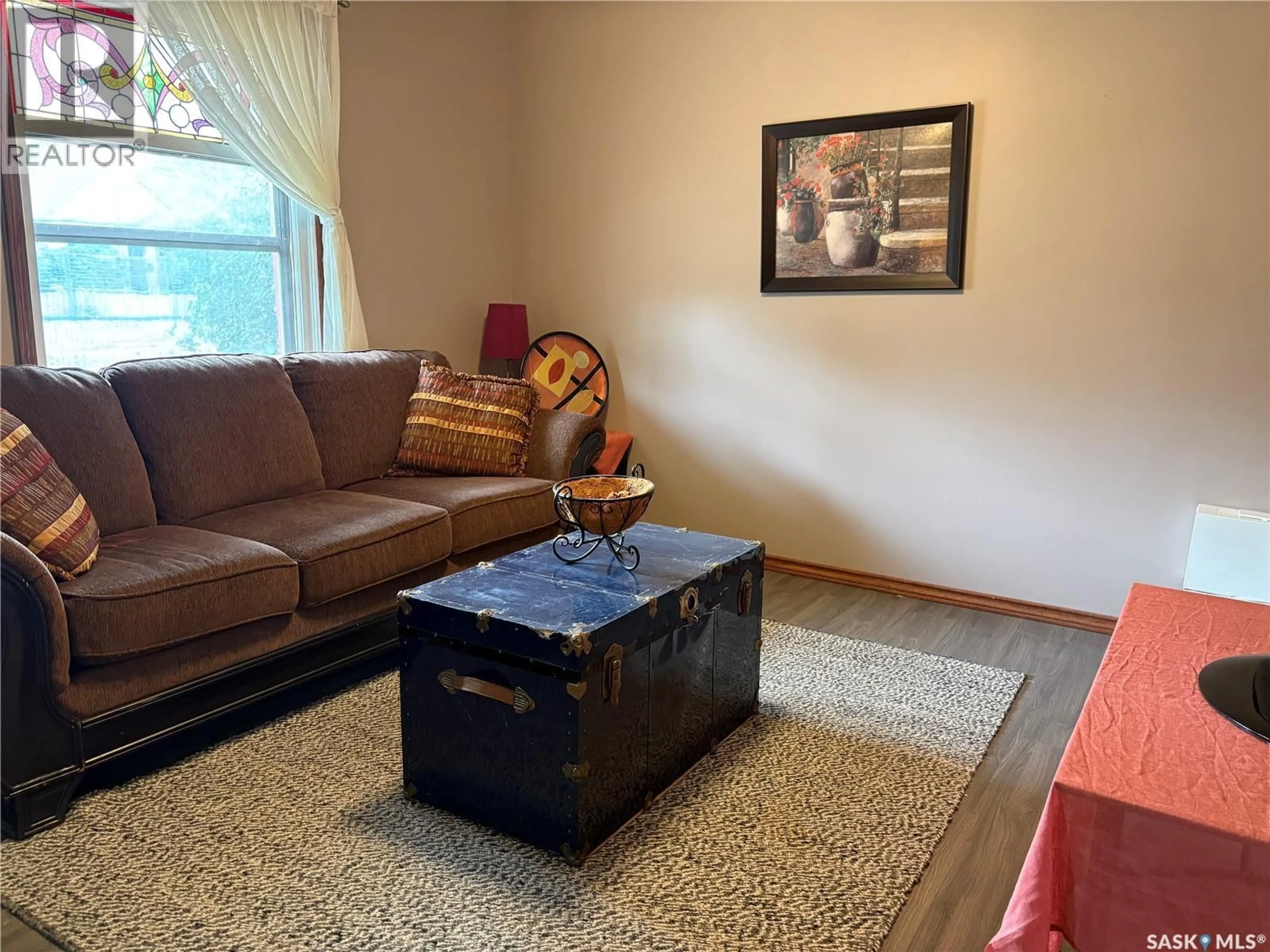 Living room with furniture, unknown for 176 COTEAU STREET, Moose Jaw Saskatchewan S6H5C5