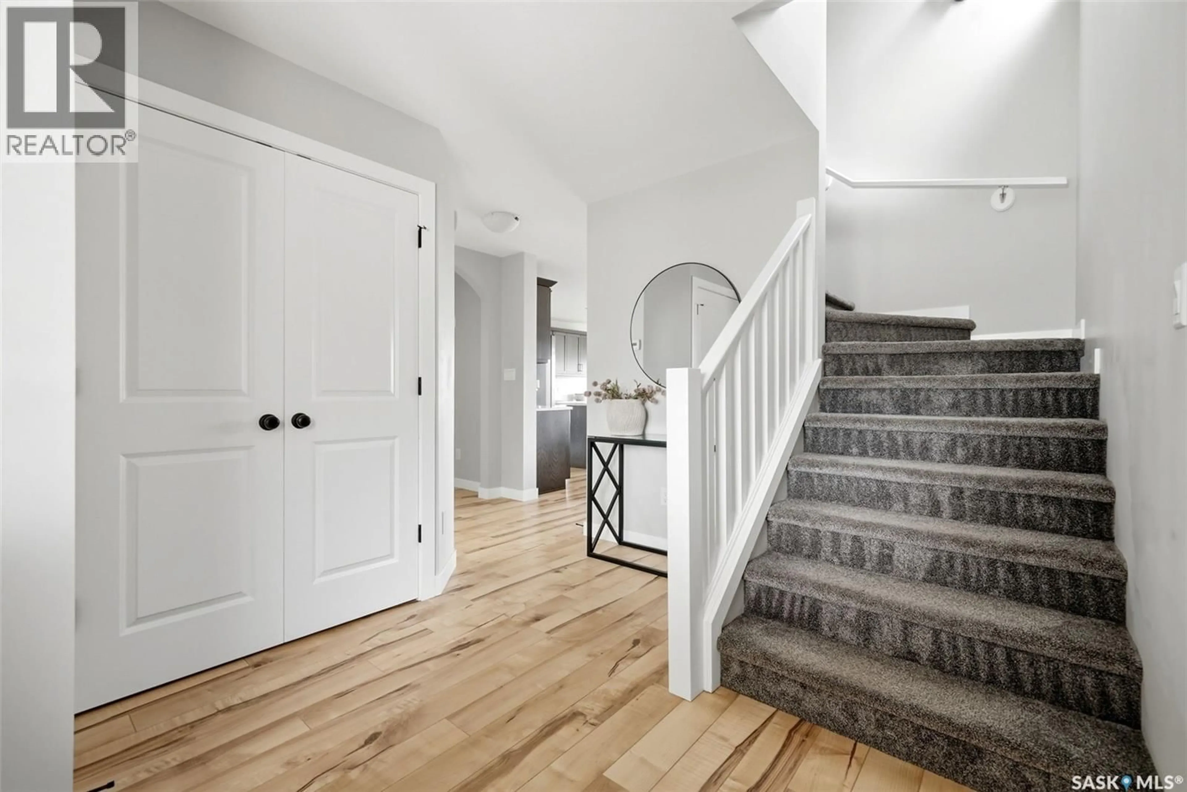 Indoor entryway for 5565 NORSEMAN CRESCENT, Regina Saskatchewan S4W0J8