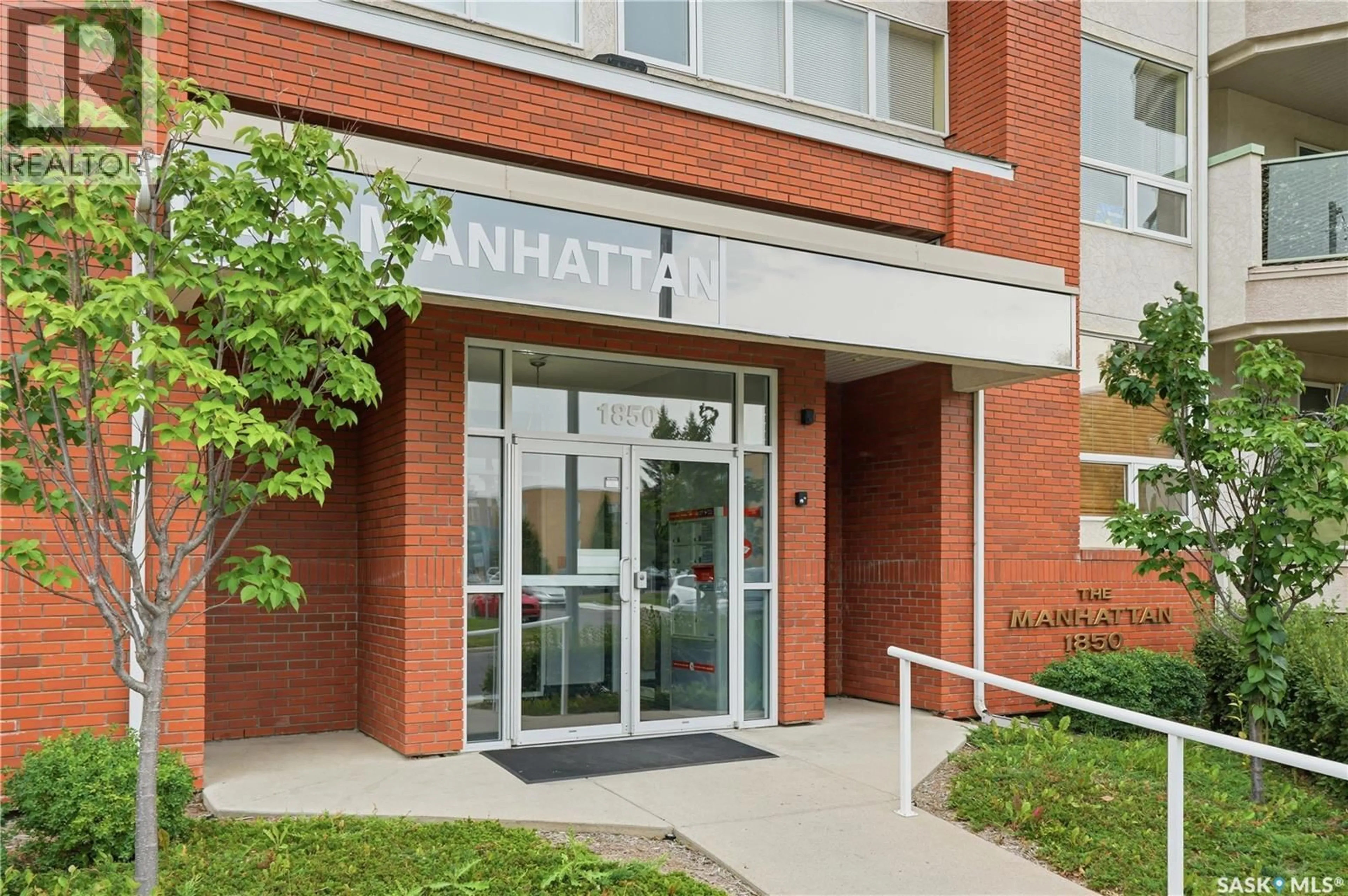 Indoor foyer for 320 1850 MAIN STREET, Saskatoon Saskatchewan S7H5T2