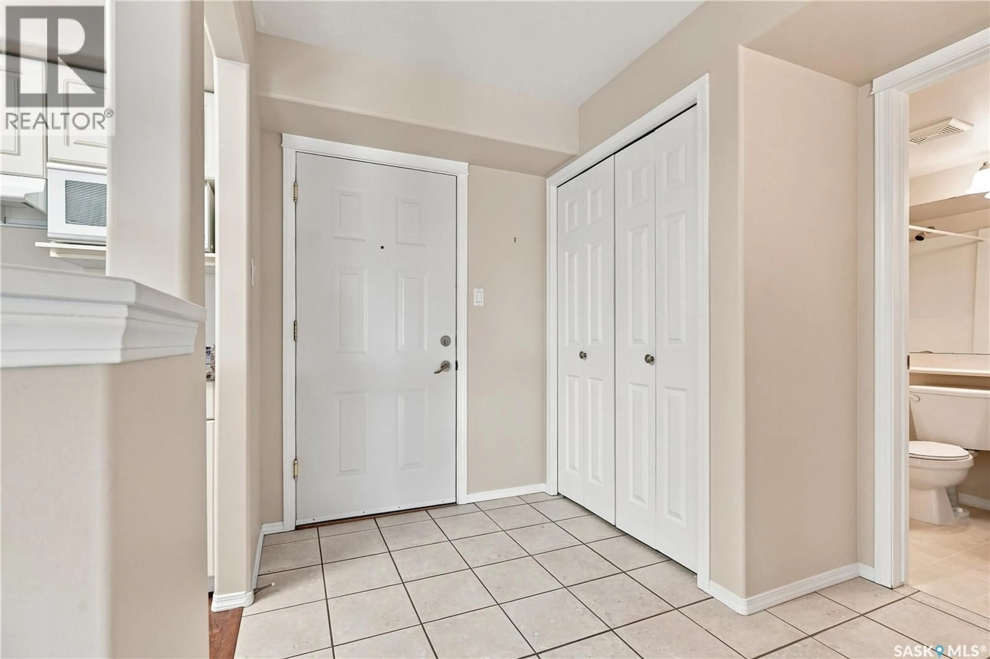 Indoor entryway for 320 1850 MAIN STREET, Saskatoon Saskatchewan S7H5T2