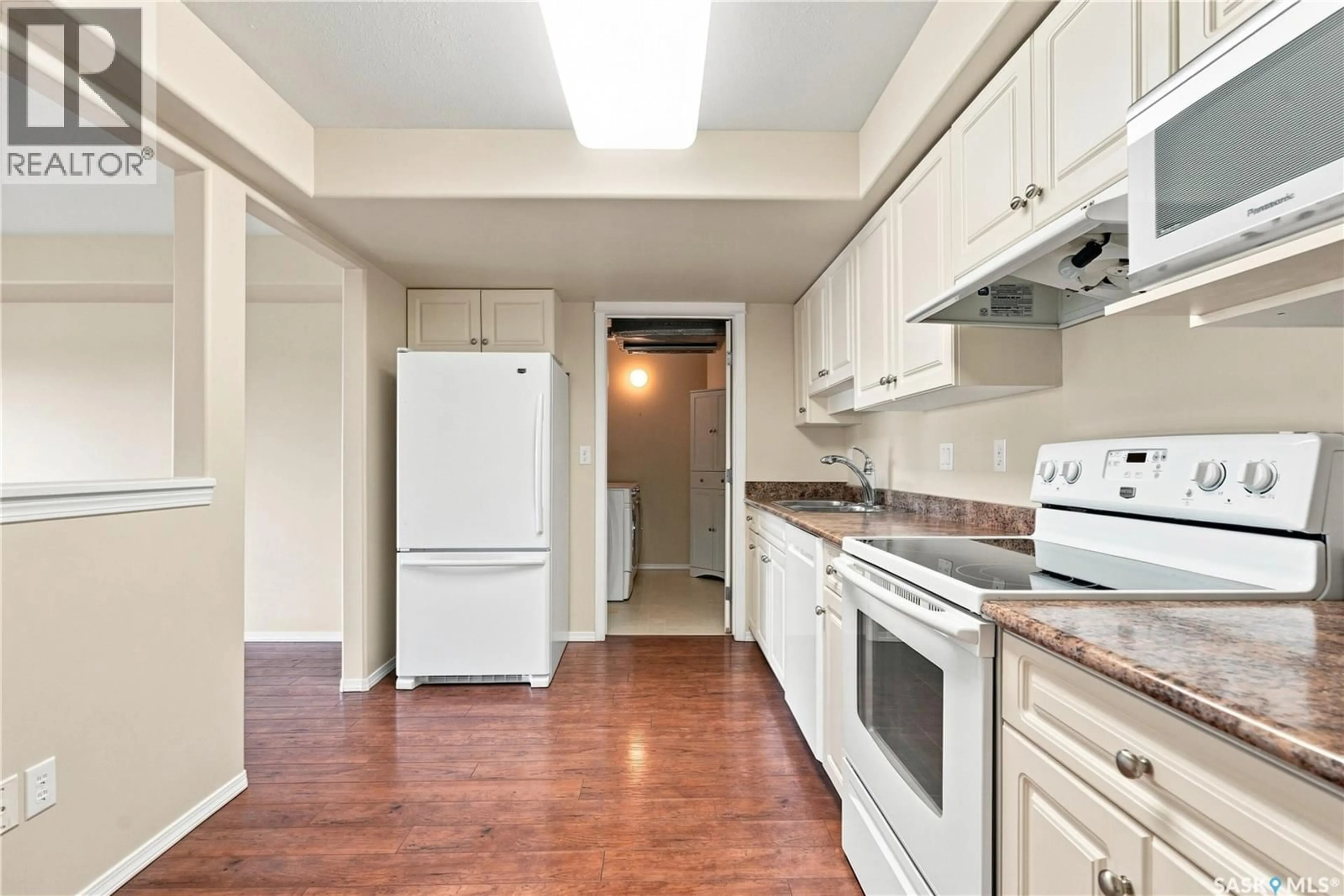 Standard kitchen, unknown for 320 1850 MAIN STREET, Saskatoon Saskatchewan S7H5T2
