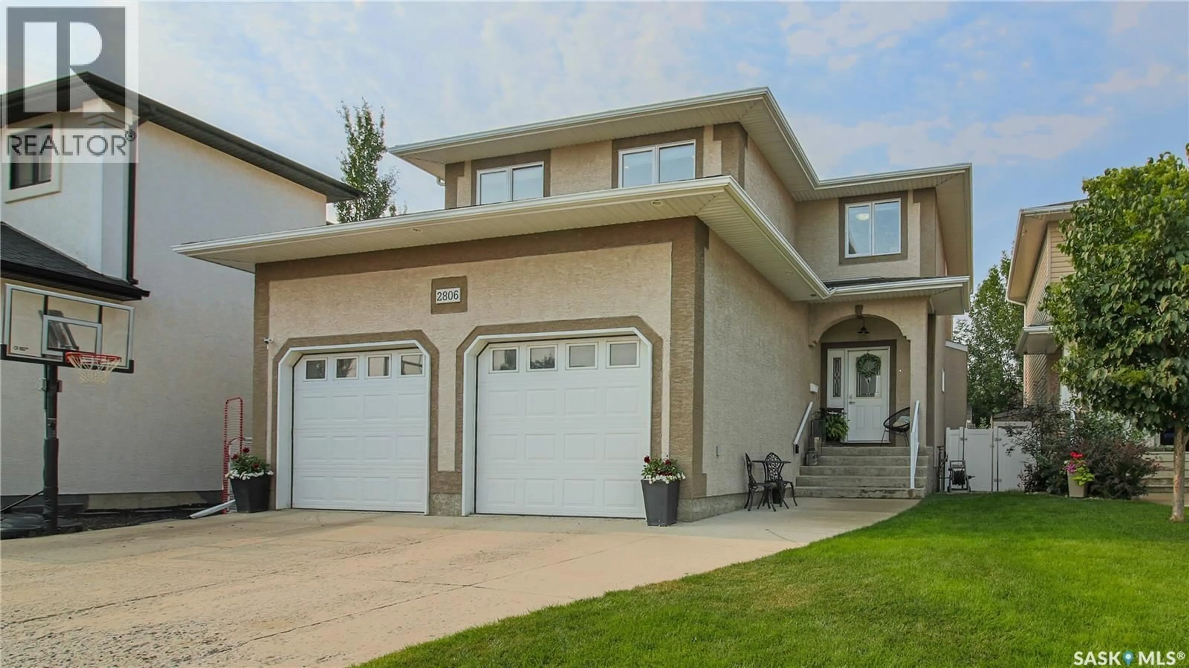 Home with vinyl exterior material, street for 2806 SUNNINGHILL CRESCENT, Regina Saskatchewan S4V0N7