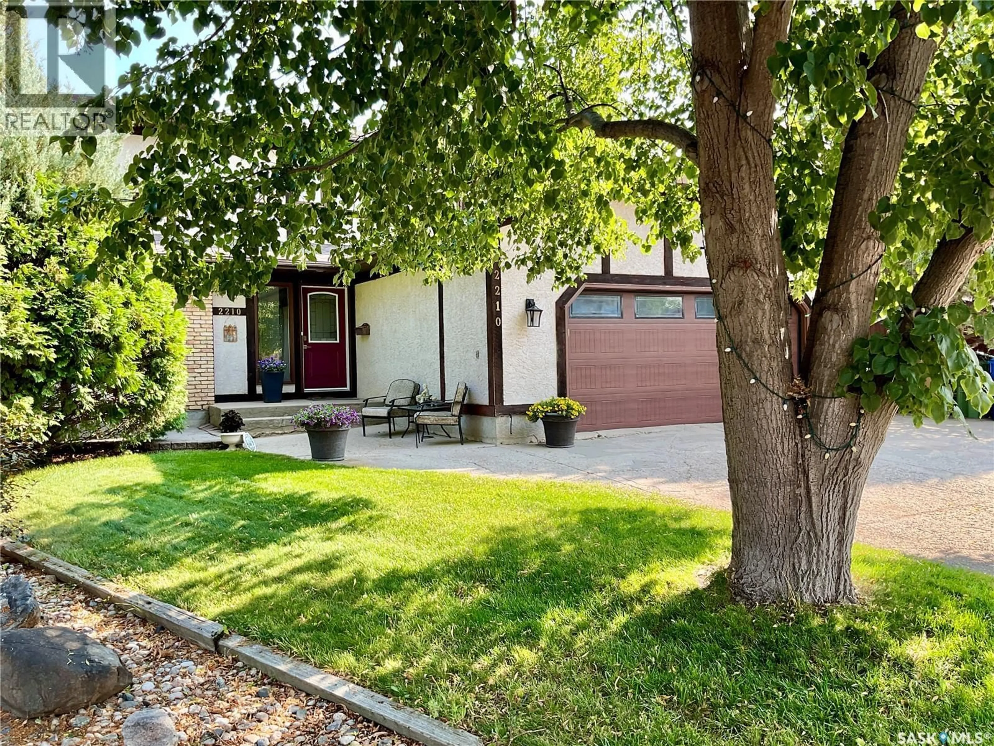 A pic from outside/outdoor area/front of a property/back of a property/a pic from drone, street for 2210 HANOVER CRESCENT, Regina Saskatchewan S4V0Z6