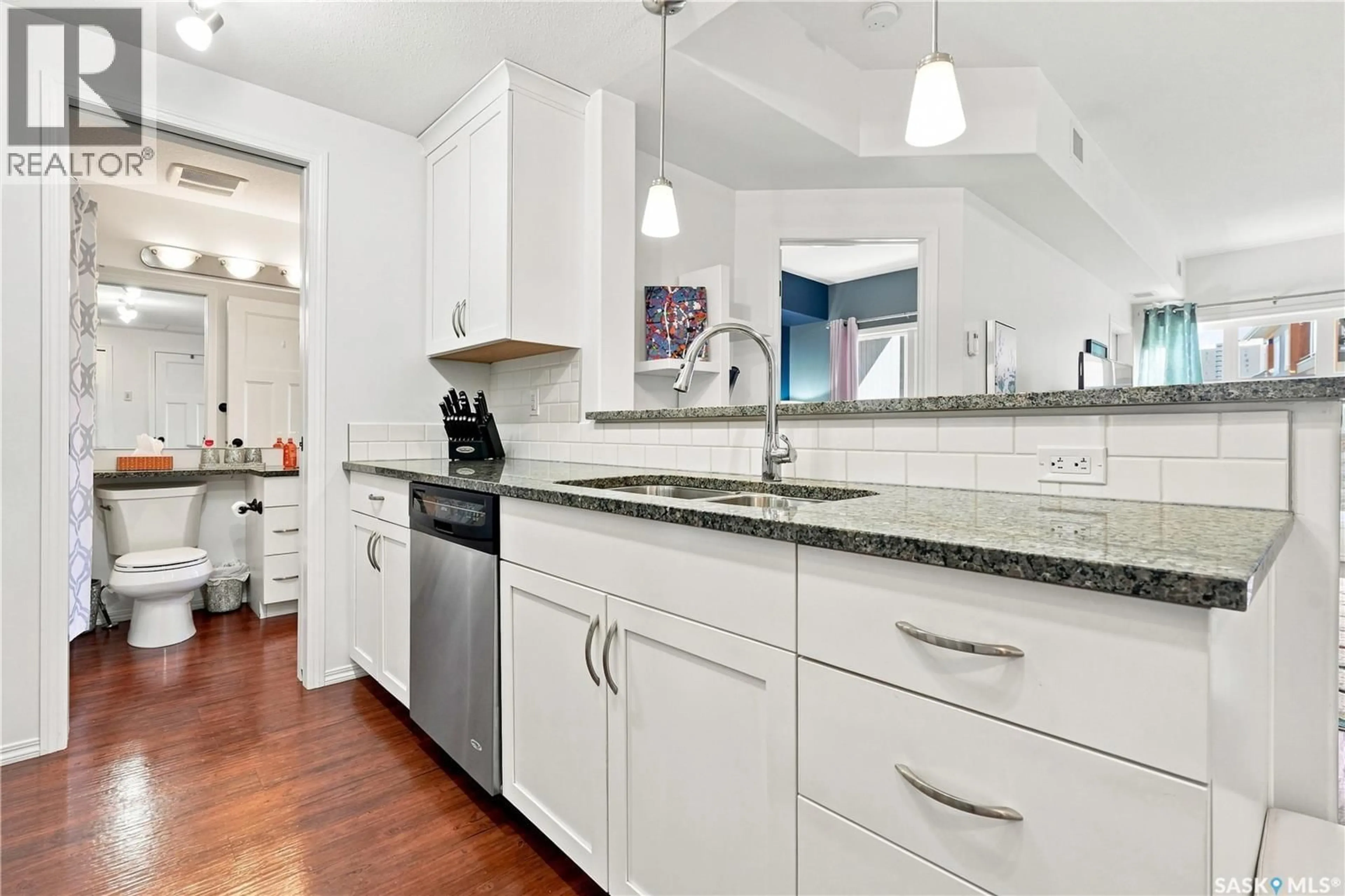Open concept kitchen, ceramic/tile floor for 1220 - 318 BLACKFOOT DRIVE, Regina Saskatchewan S4S6T2