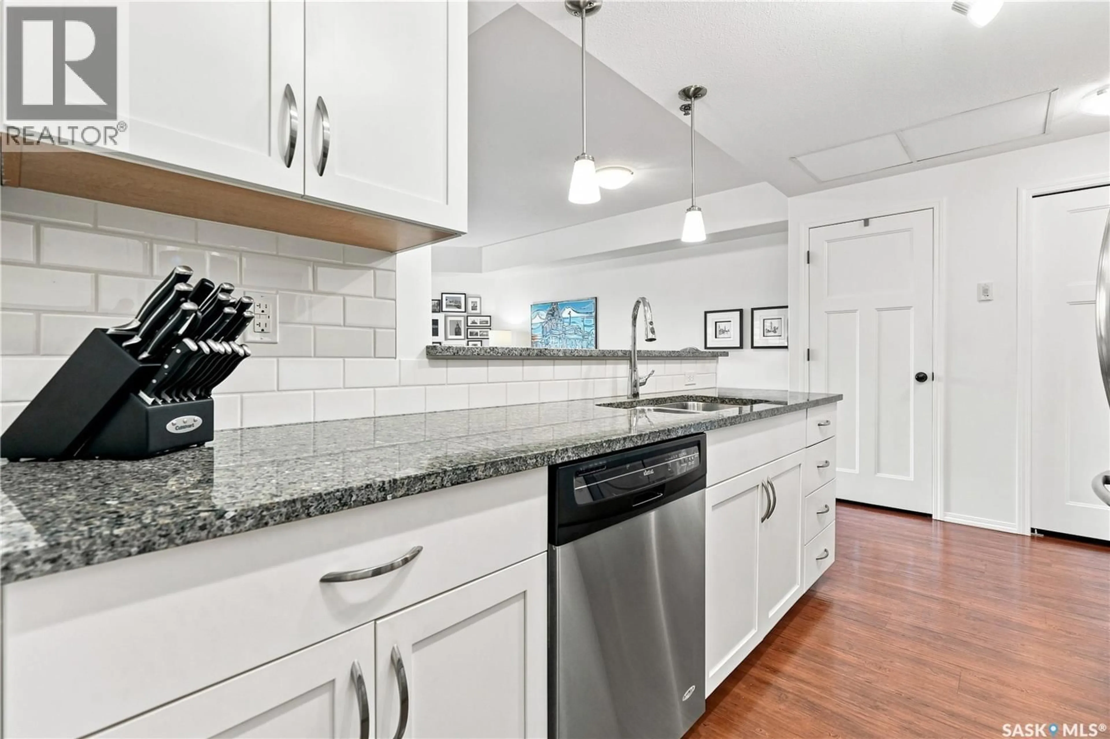 Open concept kitchen, ceramic/tile floor for 1220 - 318 BLACKFOOT DRIVE, Regina Saskatchewan S4S6T2