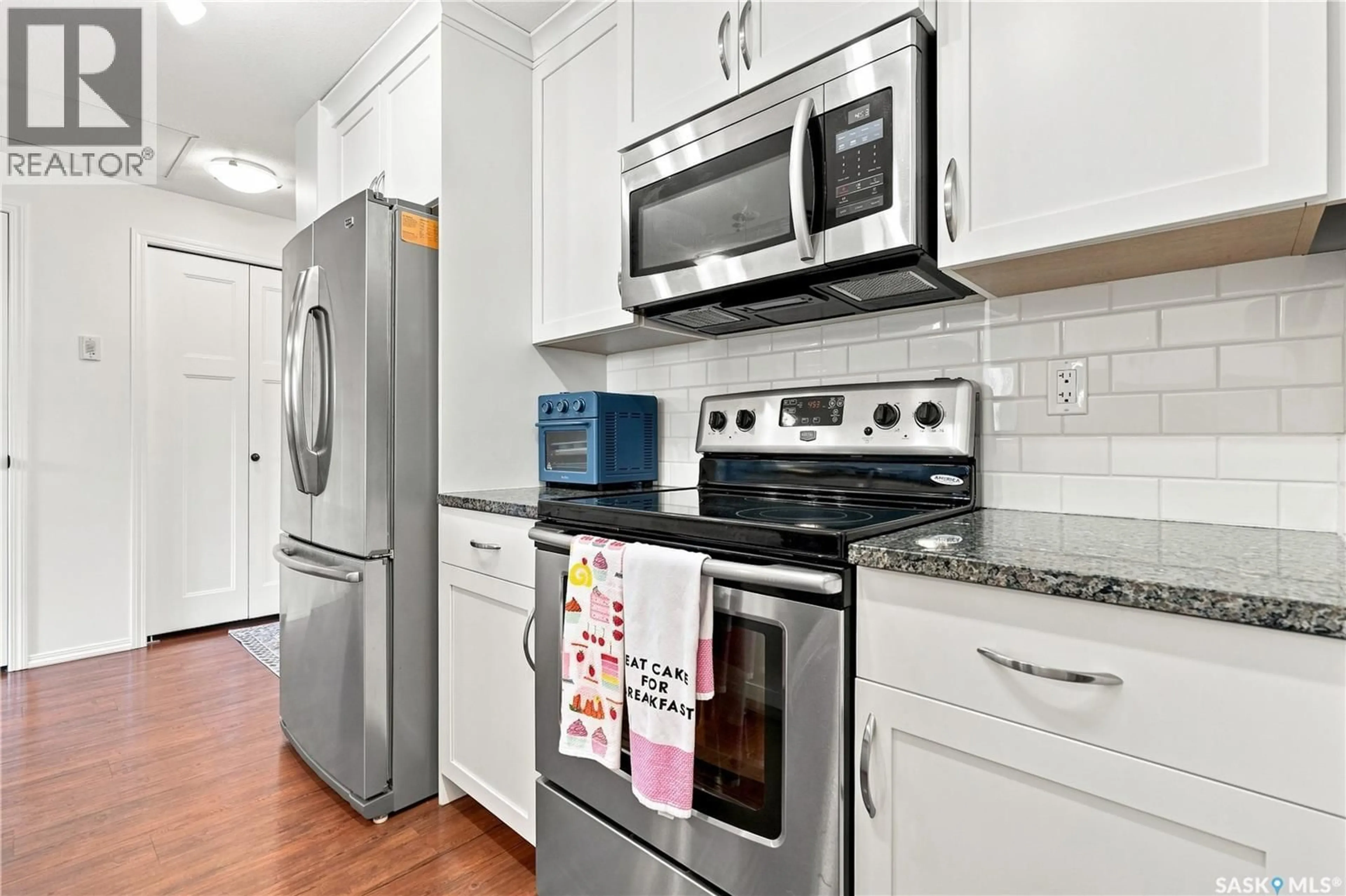 Standard kitchen, ceramic/tile floor for 1220 - 318 BLACKFOOT DRIVE, Regina Saskatchewan S4S6T2