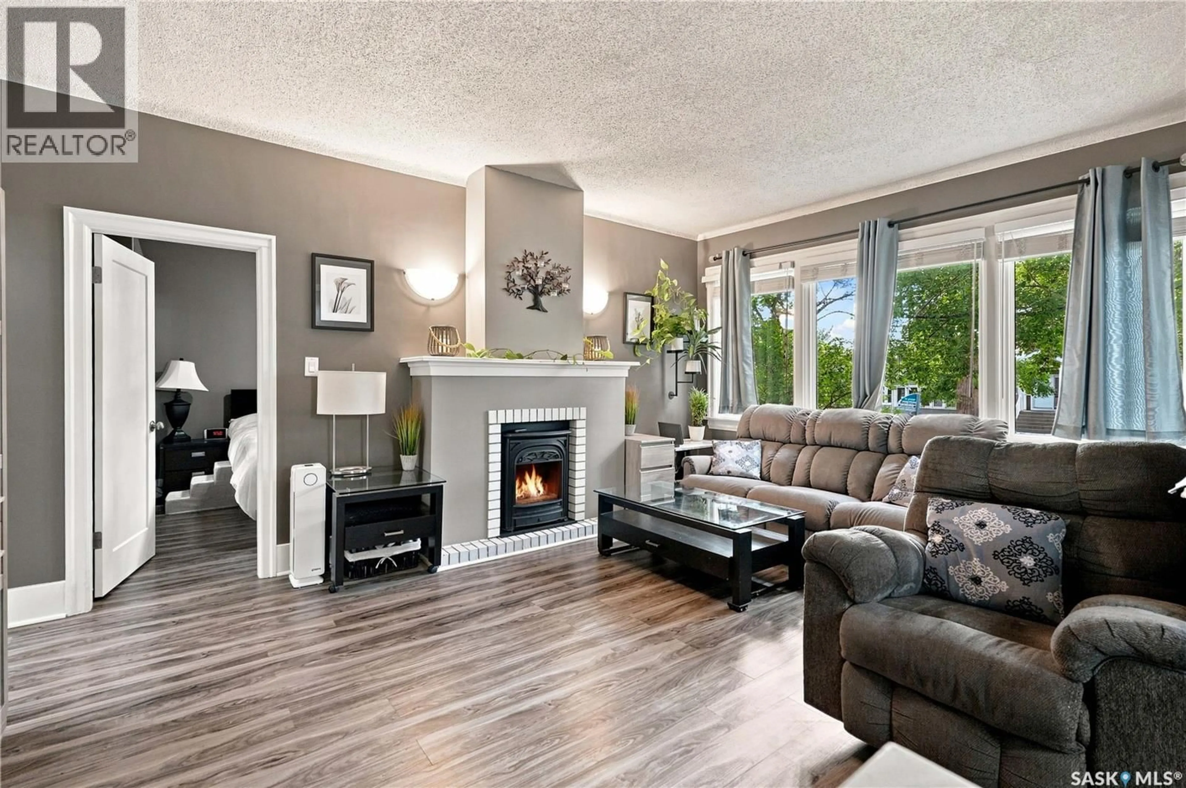 Living room with furniture, unknown for 2011 LORNE AVENUE, Saskatoon Saskatchewan S7J0R4