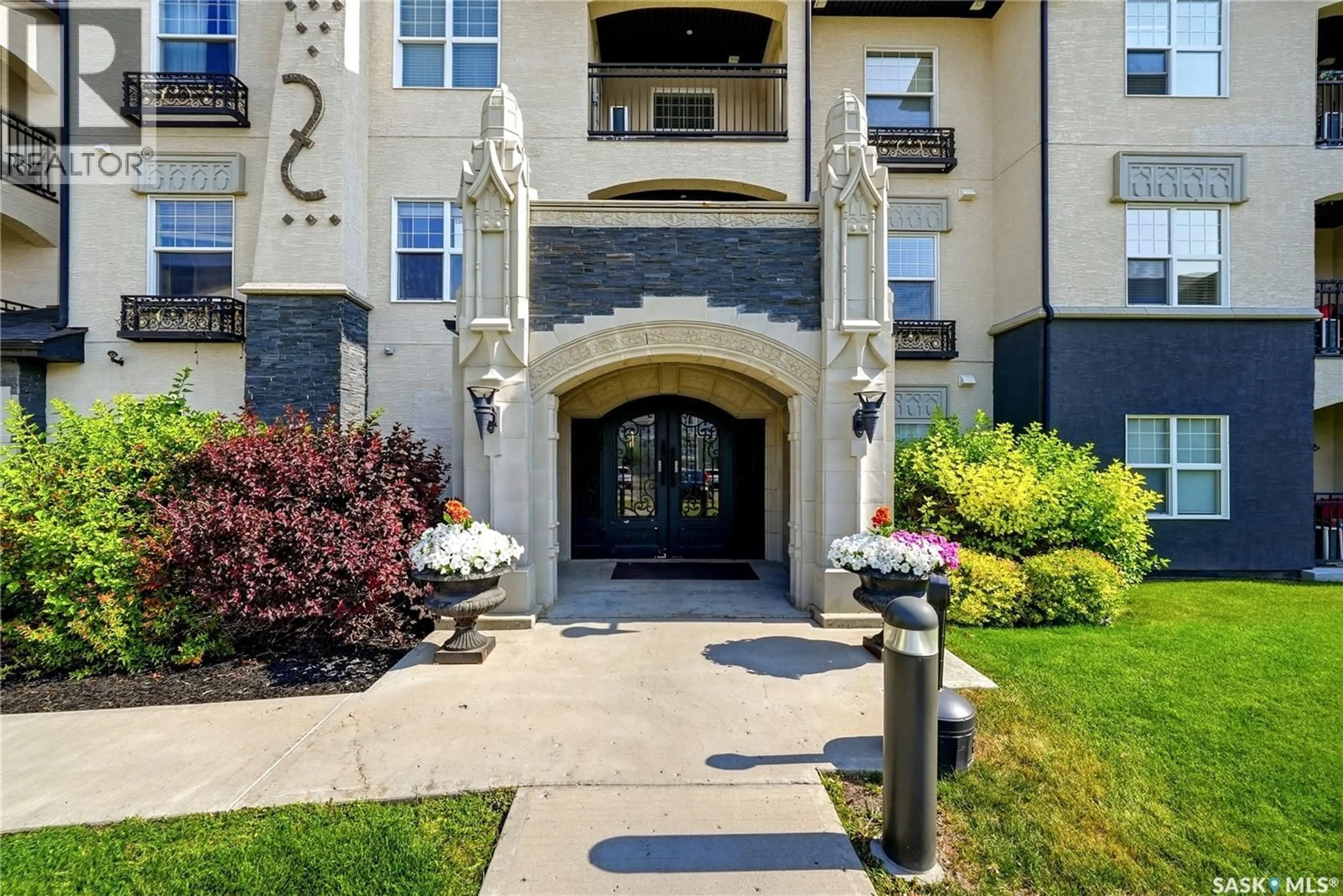 Indoor entryway for 109 - 1545 NEVILLE DRIVE, Regina Saskatchewan S4Z0A7