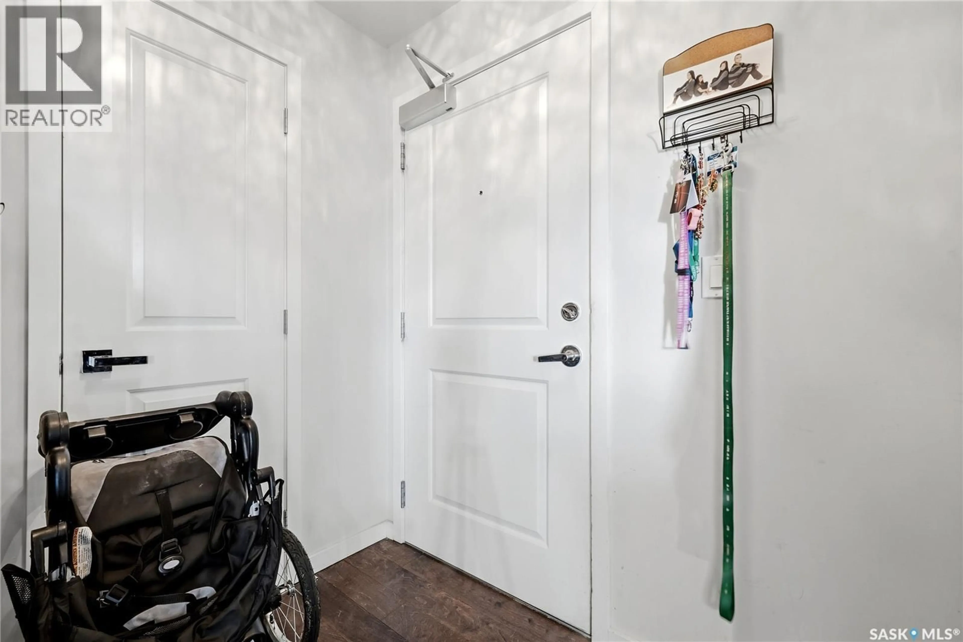 Indoor entryway for 109 - 1545 NEVILLE DRIVE, Regina Saskatchewan S4Z0A7