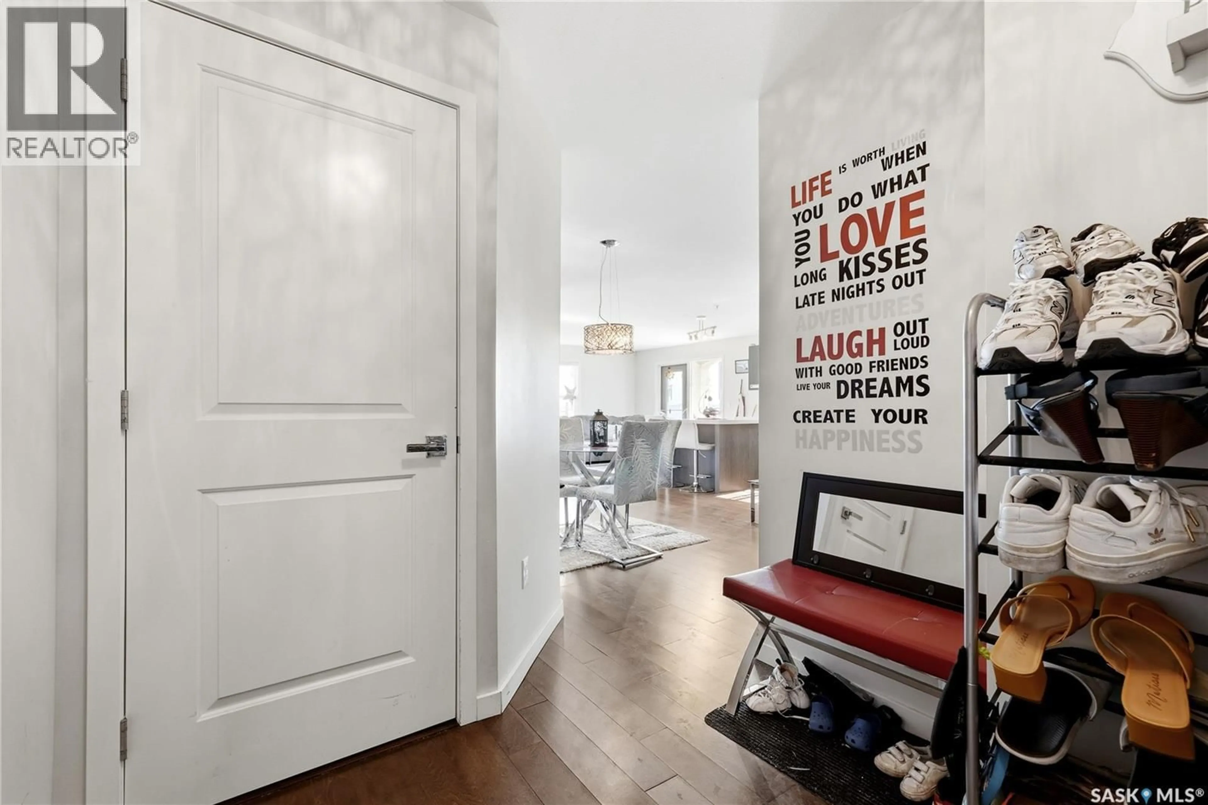 Indoor entryway for 109 - 1545 NEVILLE DRIVE, Regina Saskatchewan S4Z0A7