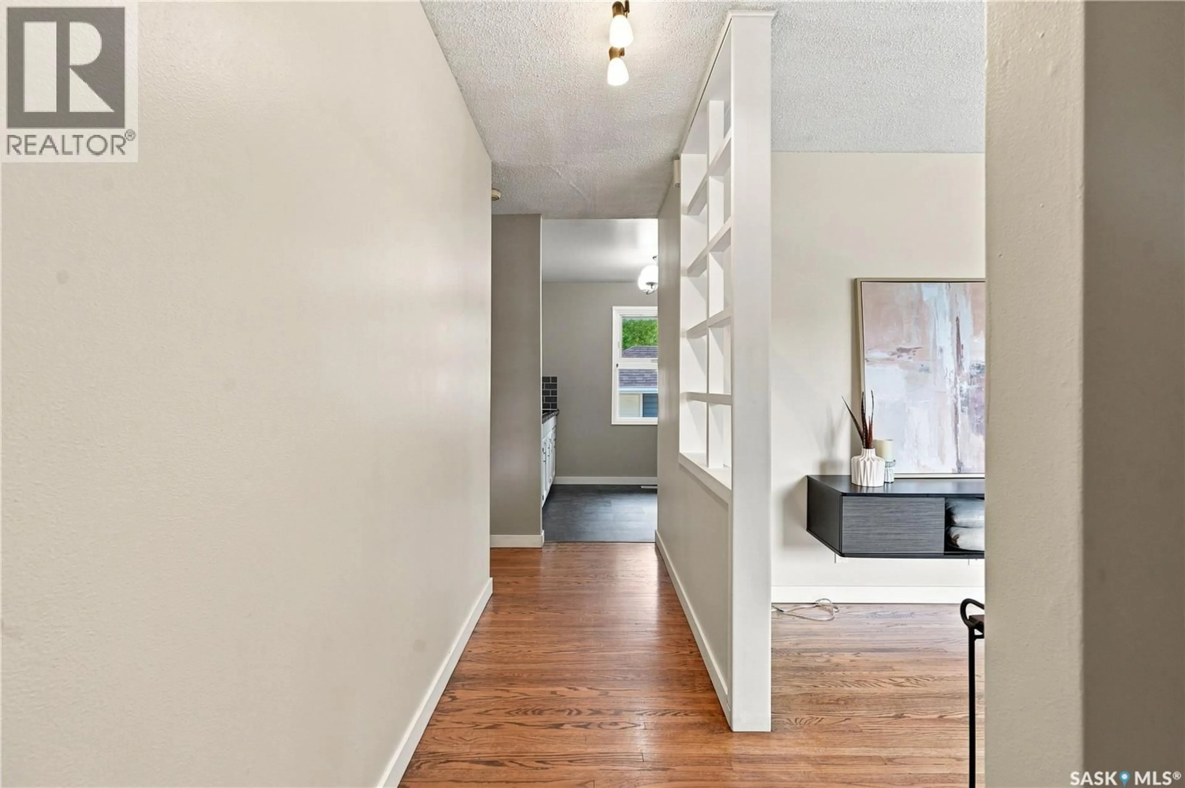 Indoor entryway for 2302 HANOVER AVENUE, Saskatoon Saskatchewan S7J1E6