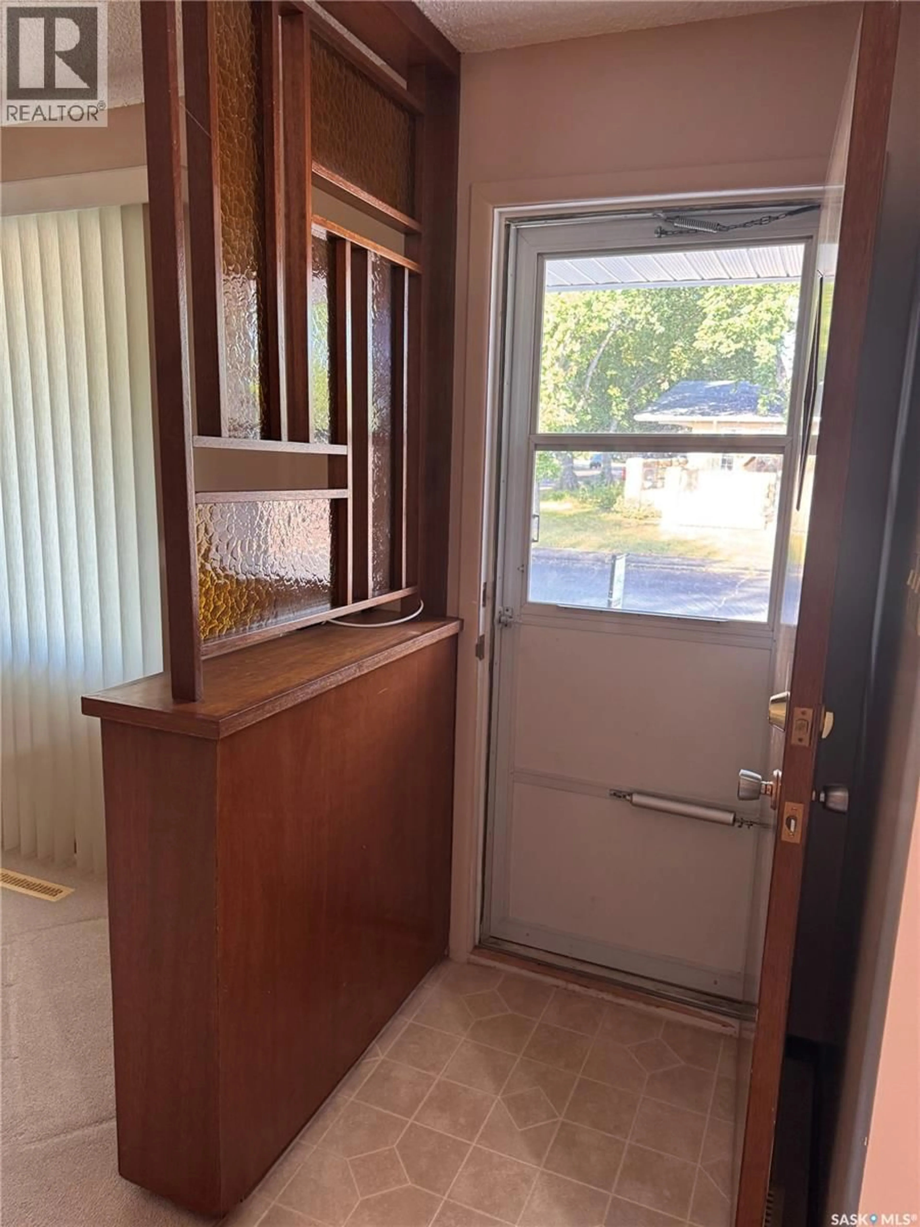 Indoor entryway for 125 GARNET STREET, Regina Saskatchewan S4R3S7