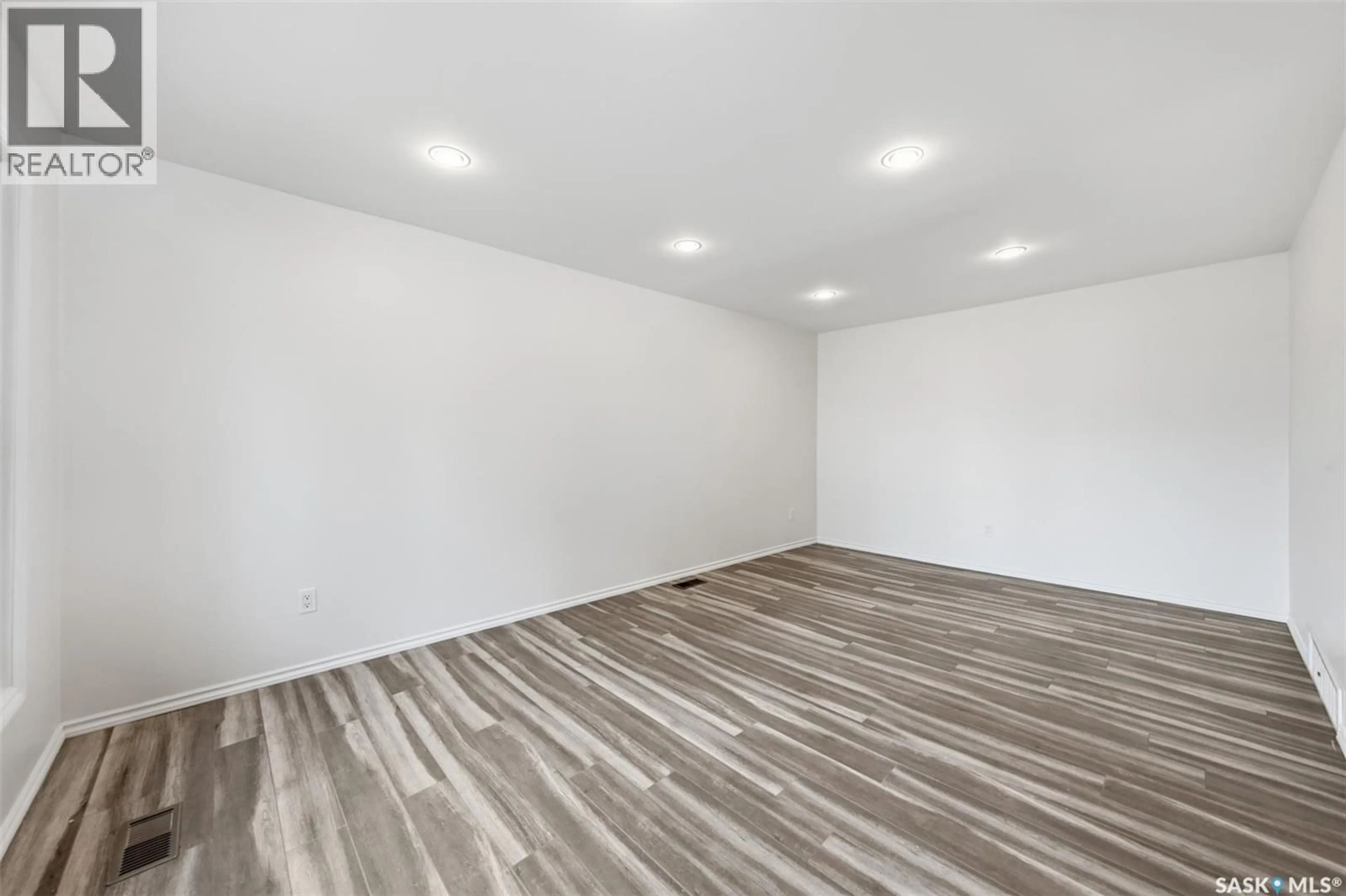 A pic of a room for 825 L AVENUE, Saskatoon Saskatchewan S7L2R3