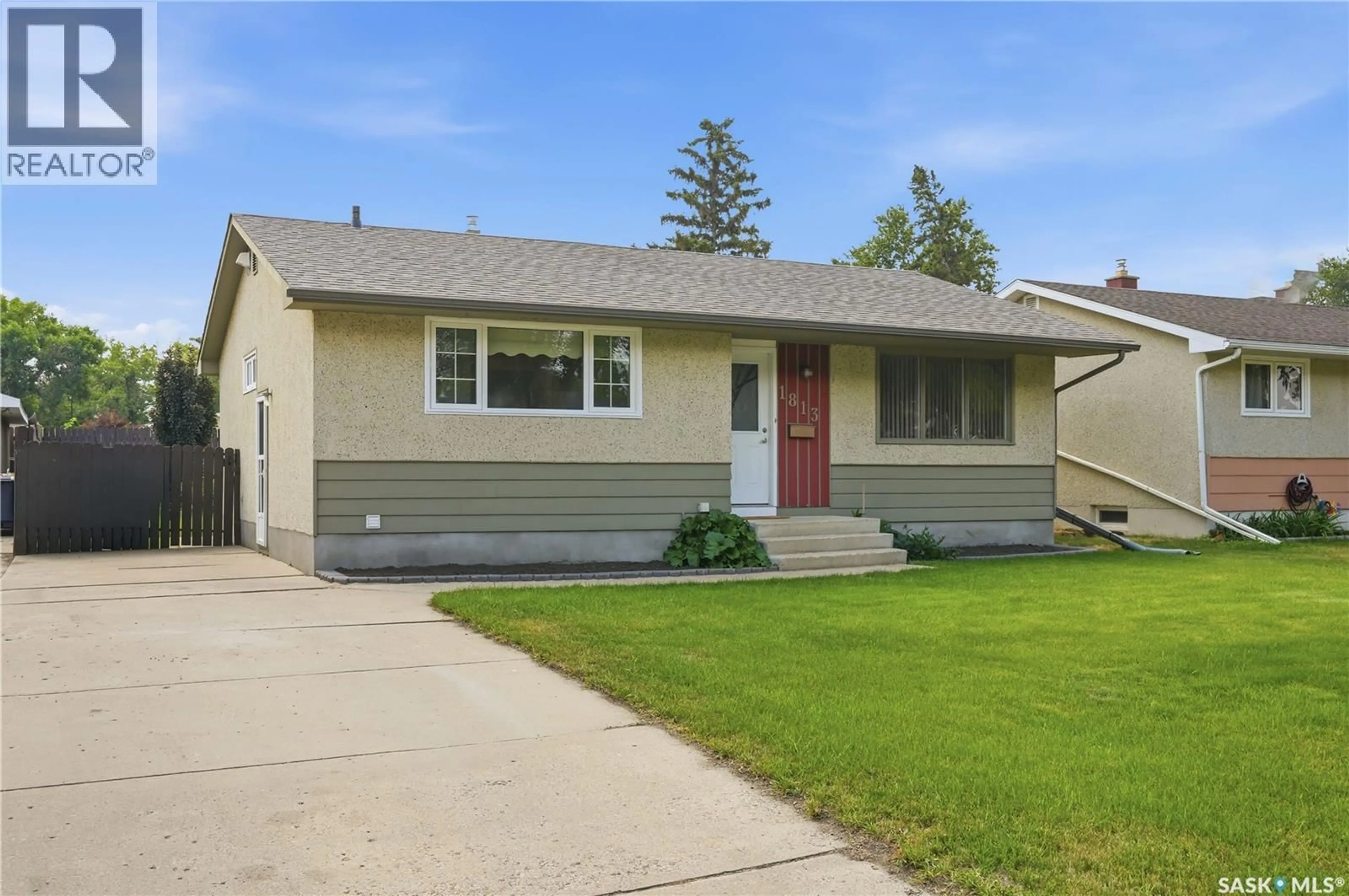 Home with vinyl exterior material, street for 1813 RICHARDSON ROAD, Saskatoon Saskatchewan S7L4B6