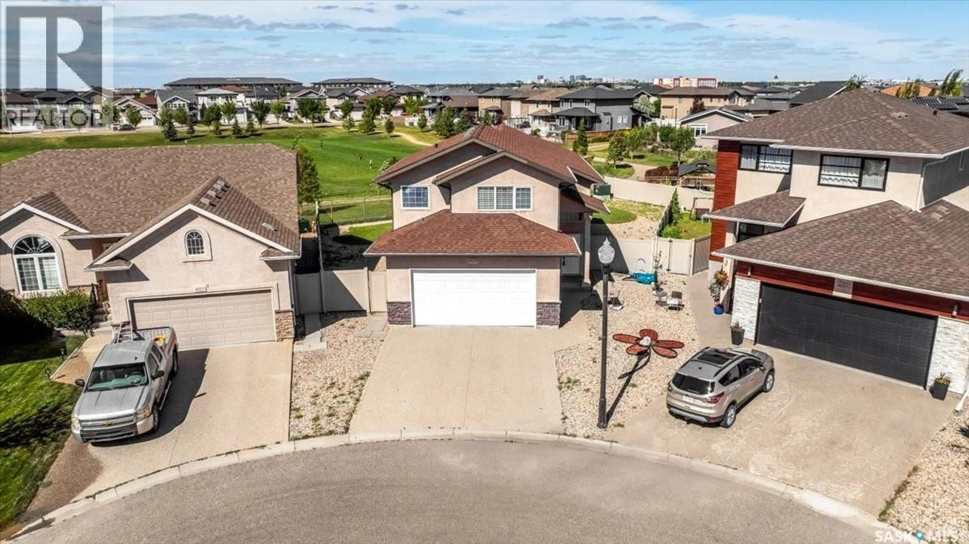 A pic from outside/outdoor area/front of a property/back of a property/a pic from drone, street for 4029 ALTON CRESCENT, Regina Saskatchewan S0G4G0