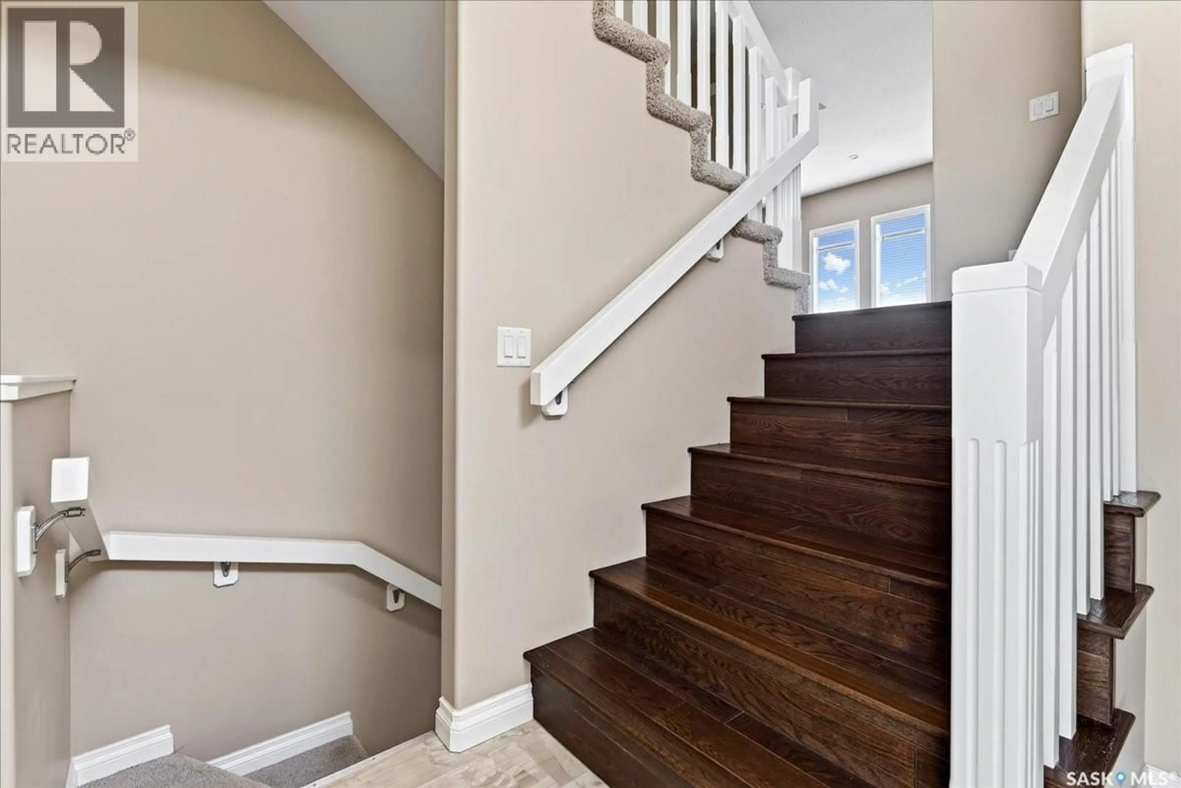 Stairs for 4029 ALTON CRESCENT, Regina Saskatchewan S0G4G0