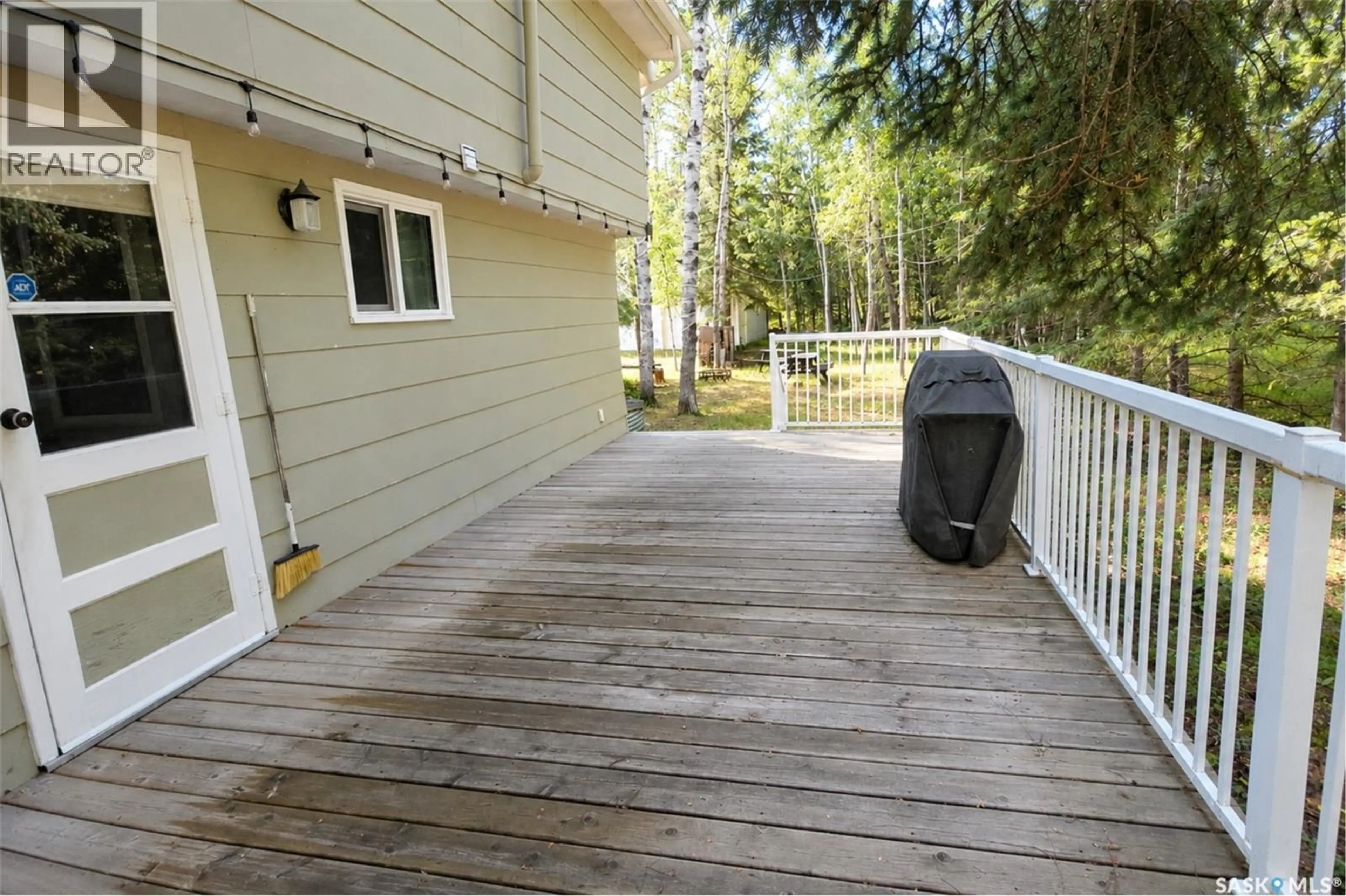 Patio, unknown for 303 CHRISTEL CRESCENT, Lac des Îles Saskatchewan S0M1A0