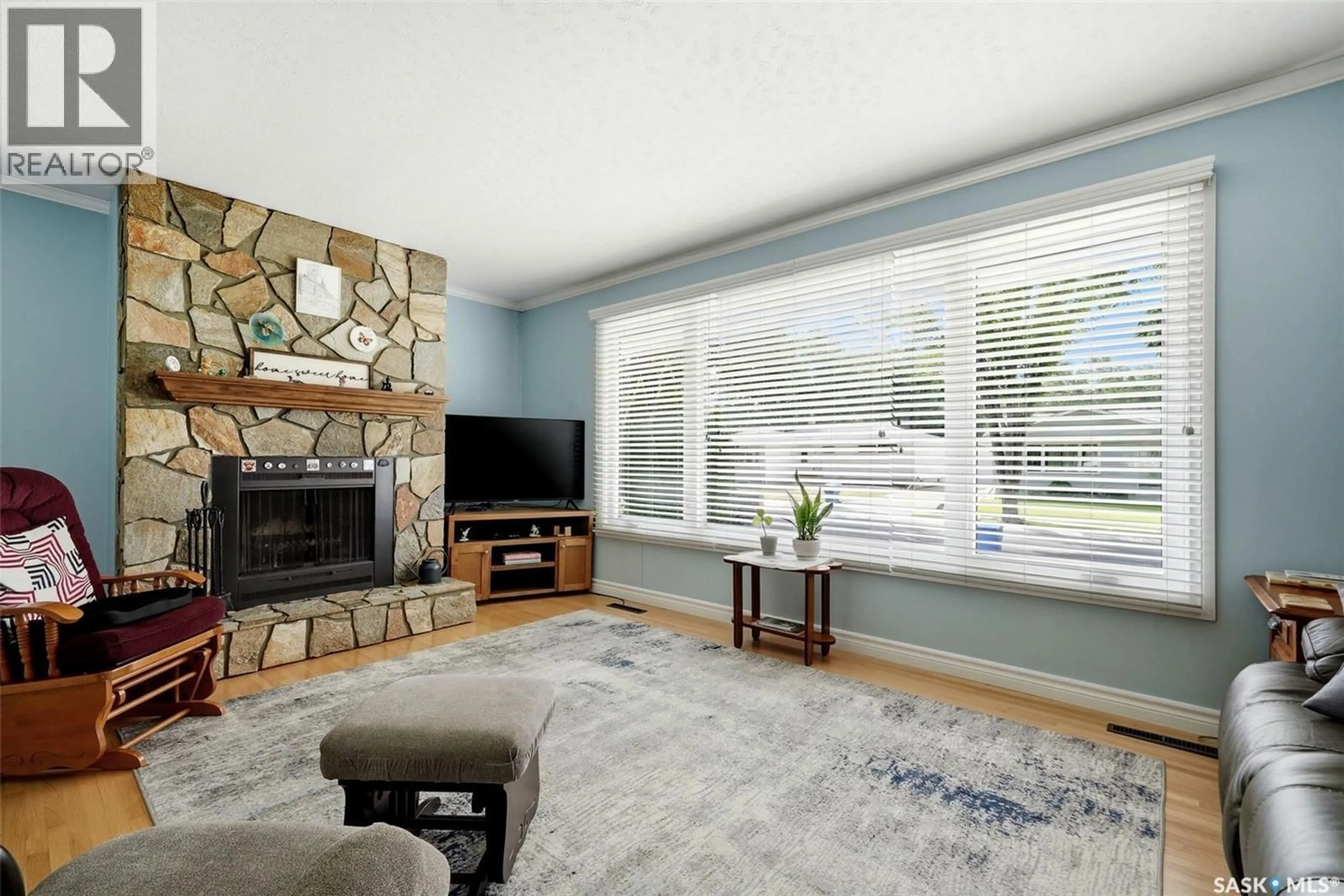 Living room with furniture, unknown for 60 GARDINER AVENUE, Regina Saskatchewan S4S4P6