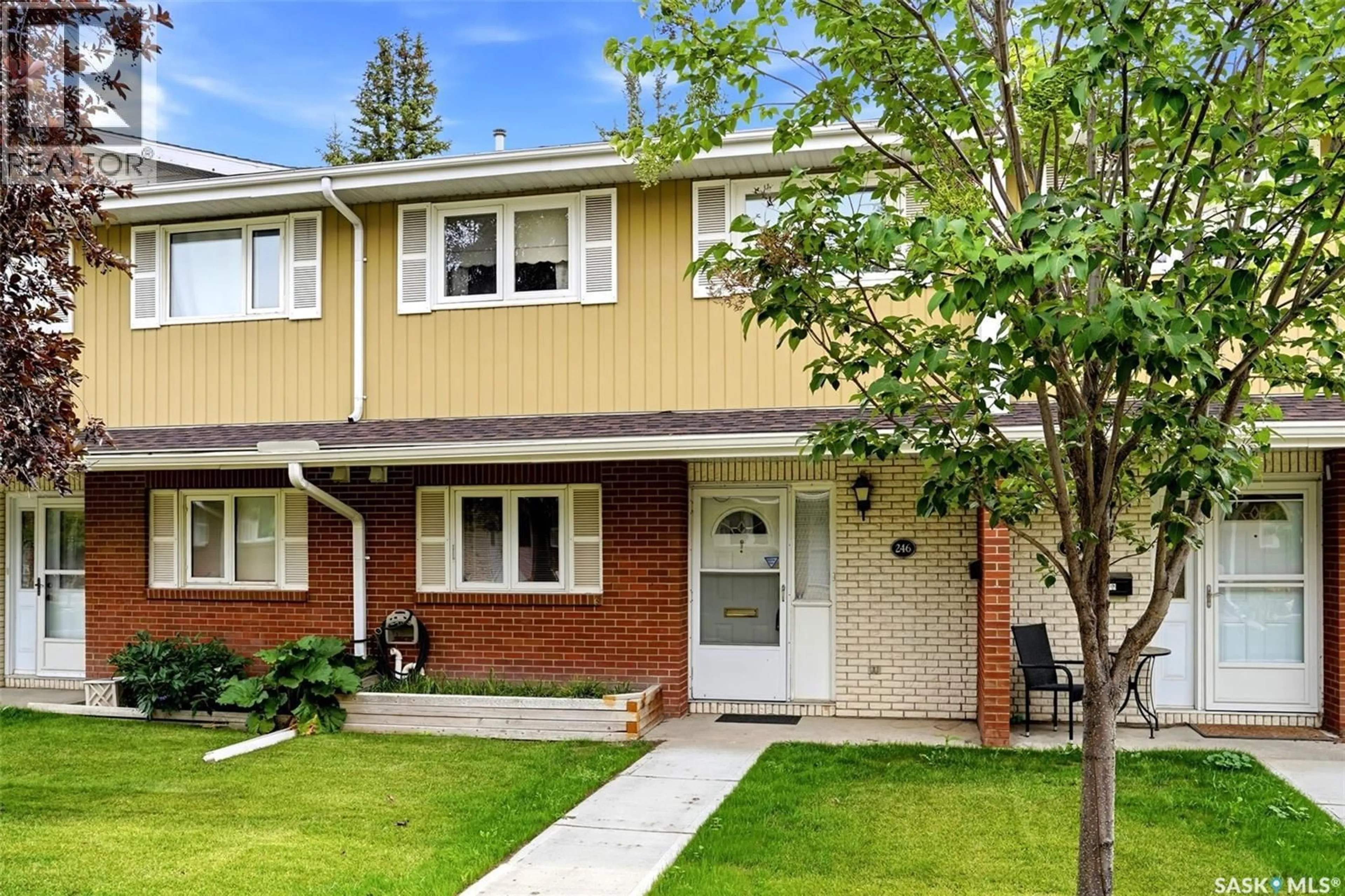 Home with vinyl exterior material, street for 246 PLAINSVIEW DRIVE, Regina Saskatchewan S4S6N1