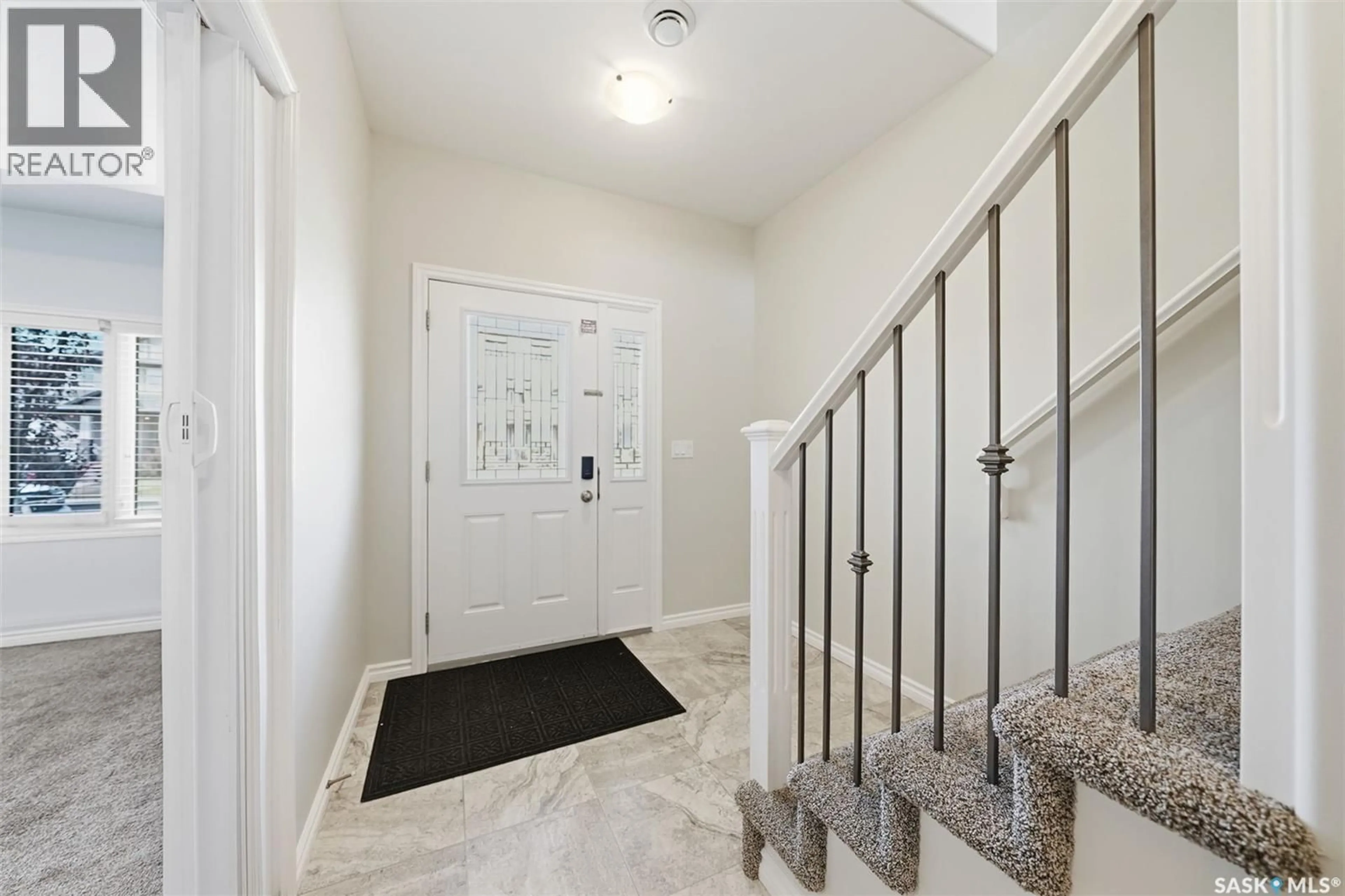 Indoor entryway for 351 PALLISER WAY, Saskatoon Saskatchewan S7L4Y6