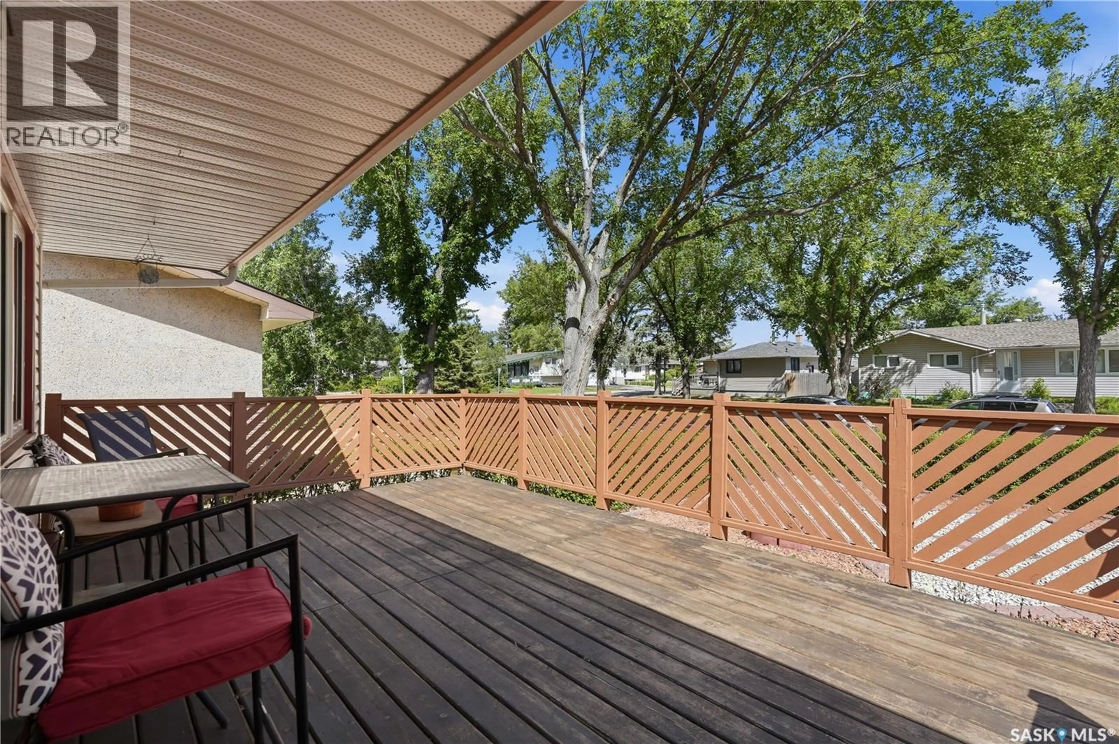 Patio, street for 35 ELMVIEW ROAD, Regina Saskatchewan S4R0B1