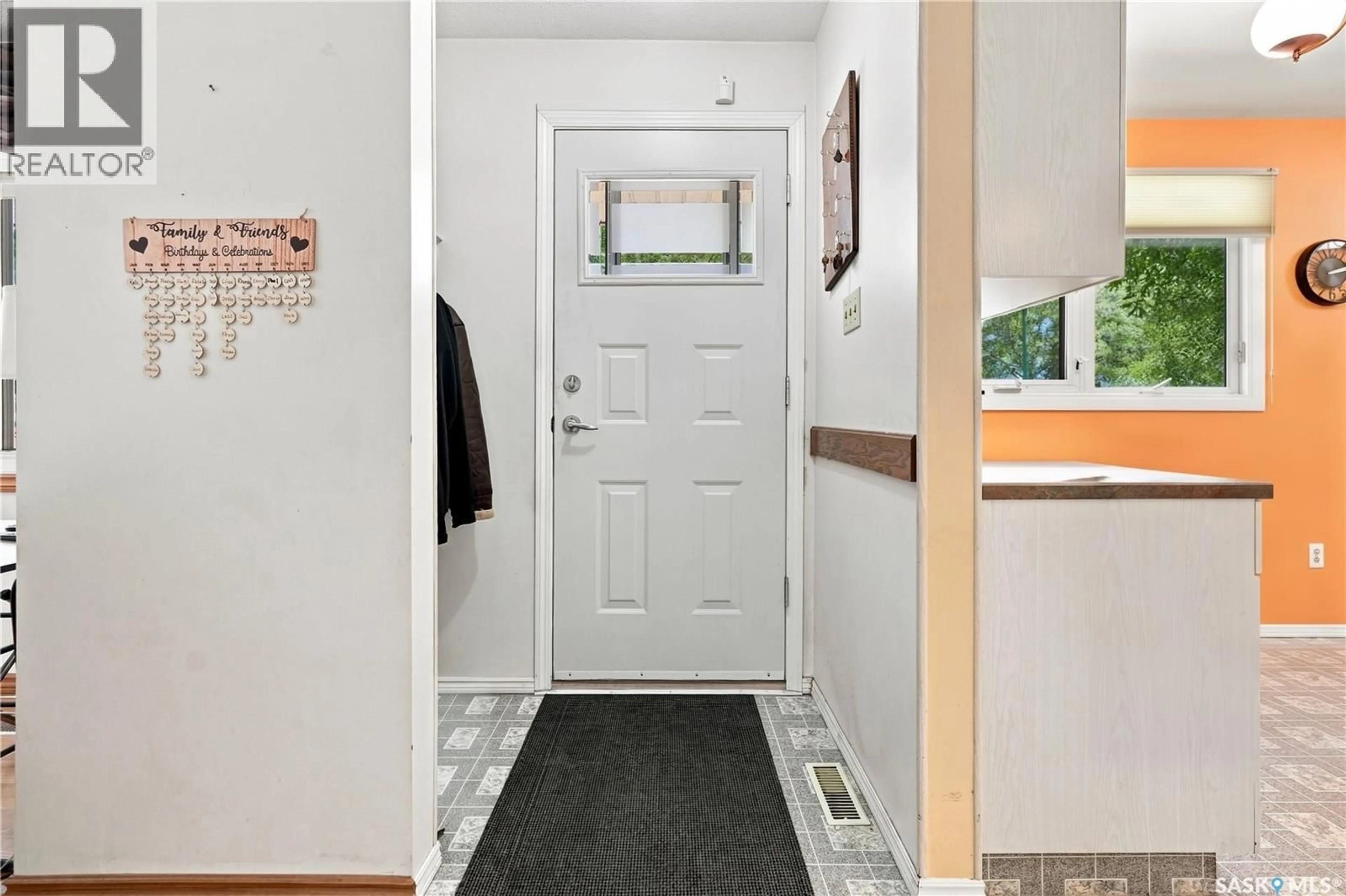 Indoor entryway for 35 ELMVIEW ROAD, Regina Saskatchewan S4R0B1
