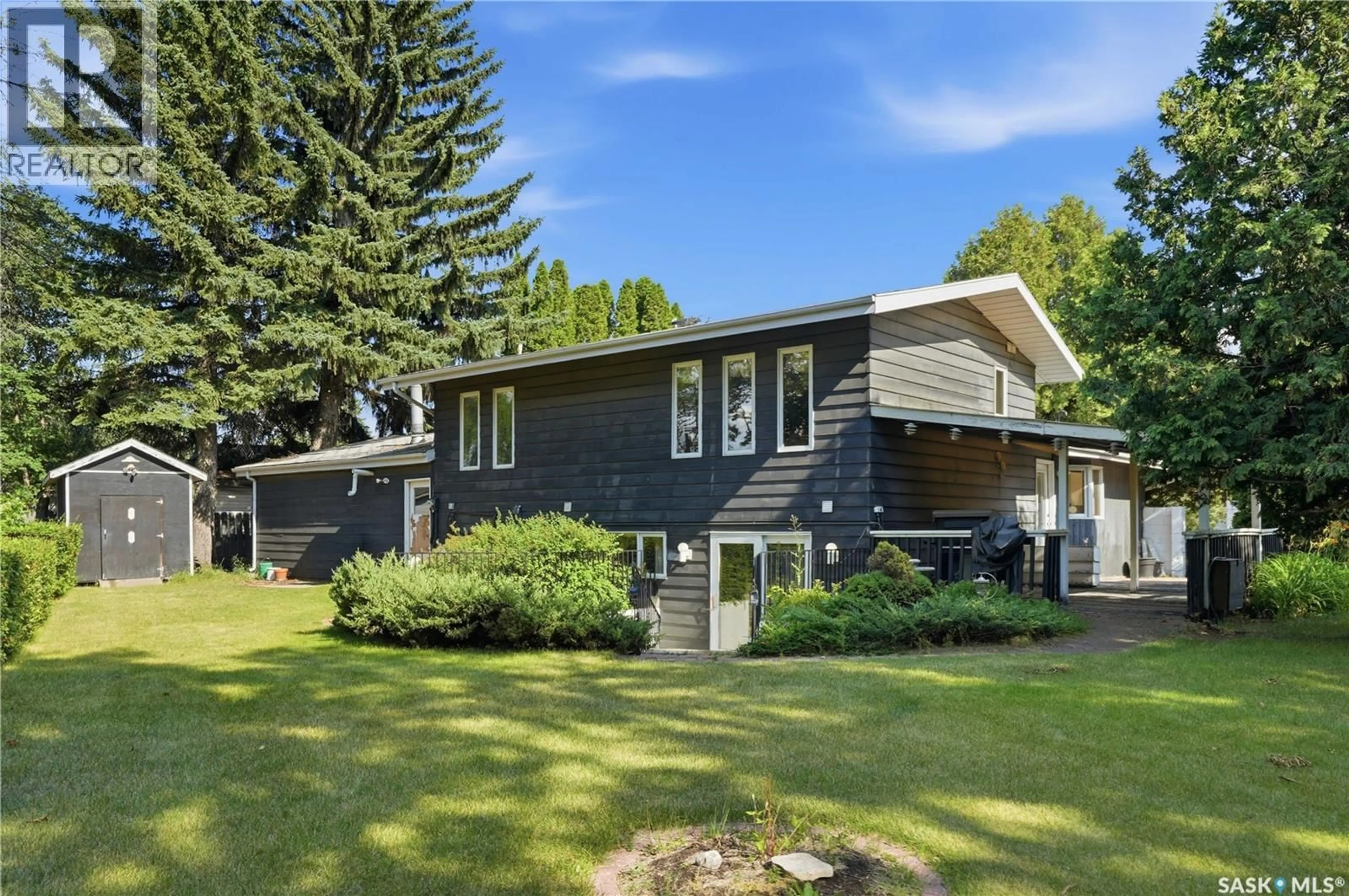 Home with vinyl exterior material, street for 92 WENTWORTH CRESCENT, Saskatoon Saskatchewan S7L4A9