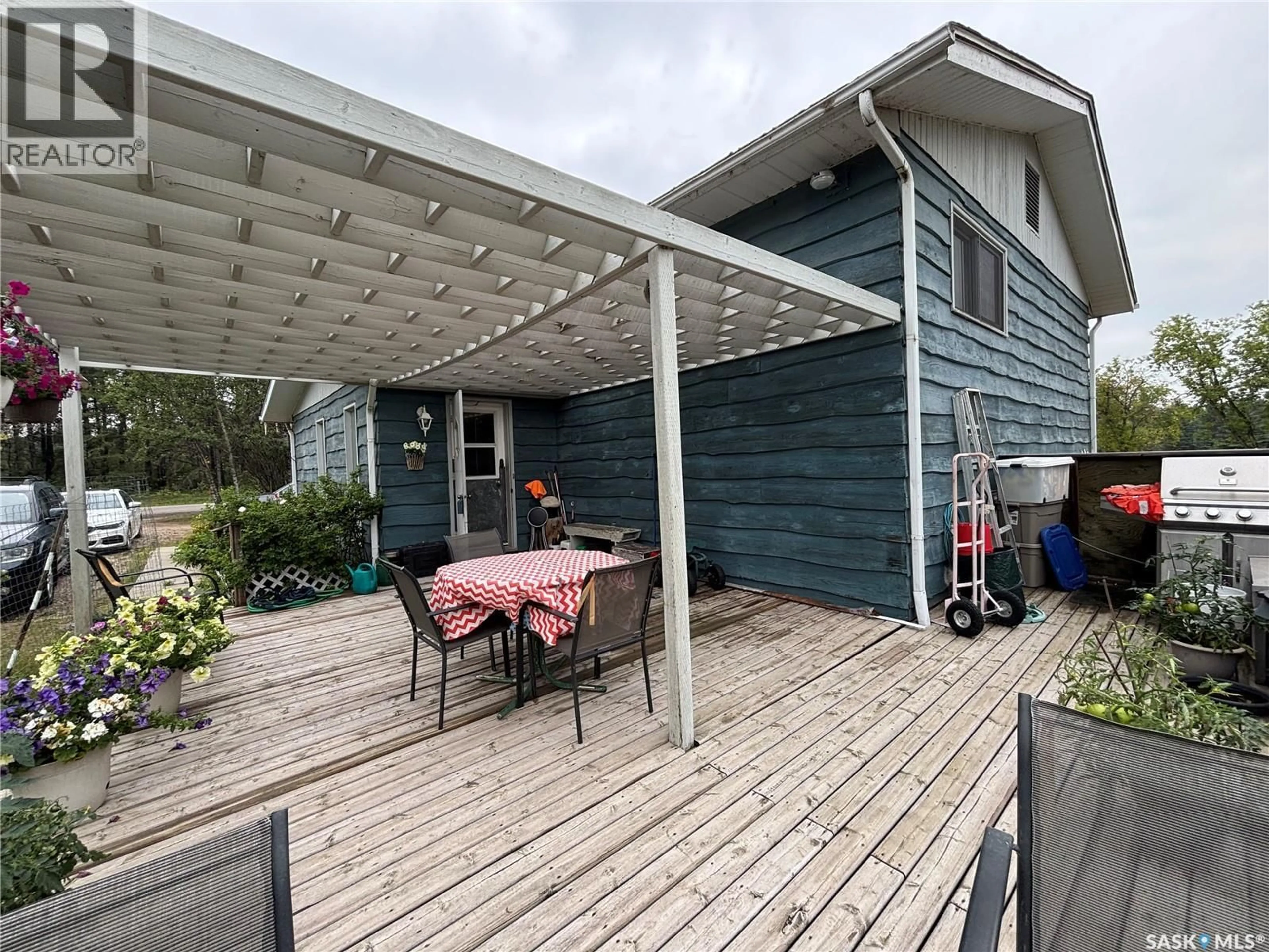Patio, street for 609 10TH STREET, Nipawin Rm No. 487 Saskatchewan S0E1E0