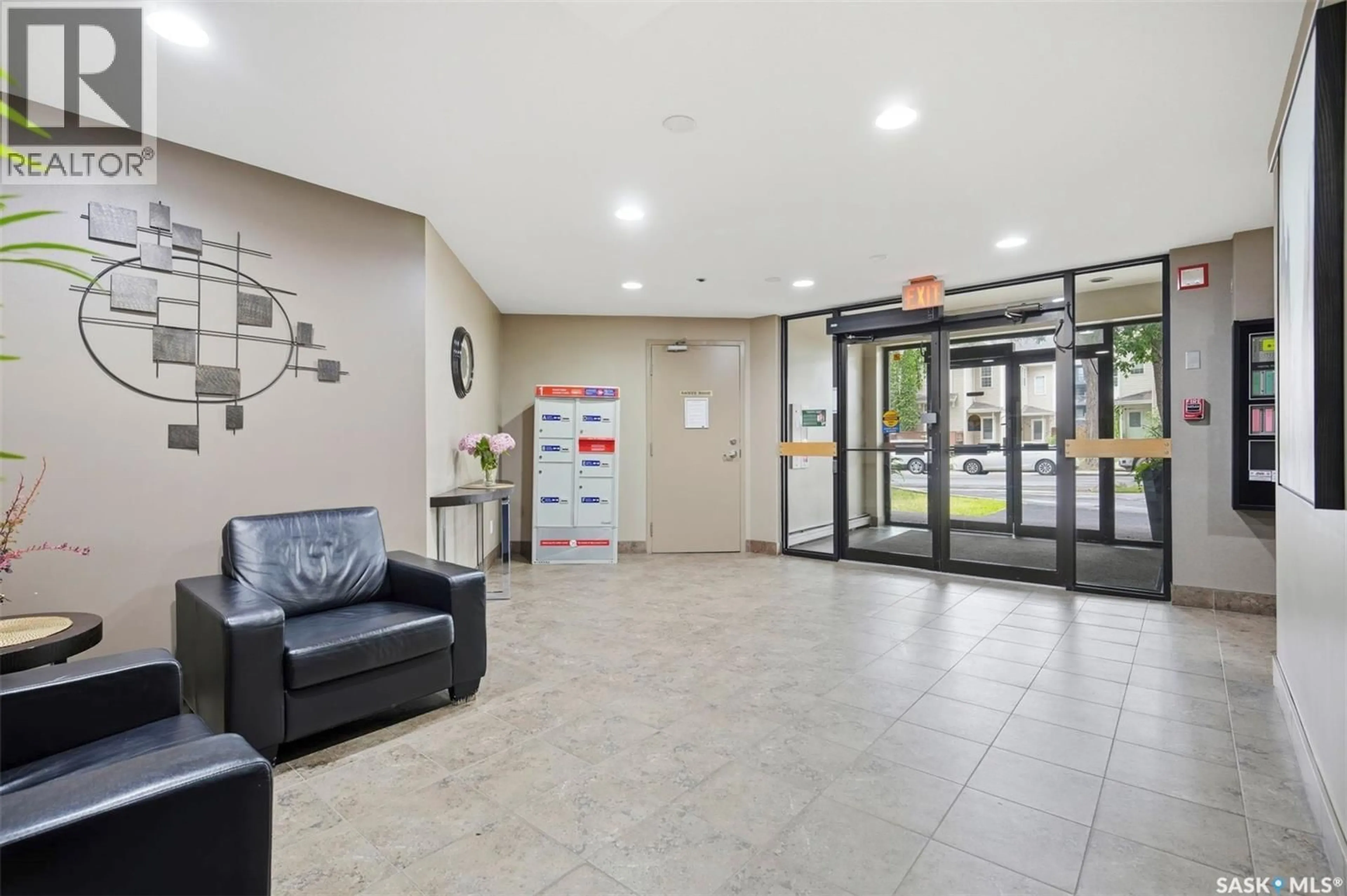 Indoor foyer for 510 - 1104 5TH AVENUE, Saskatoon Saskatchewan S7K2R2