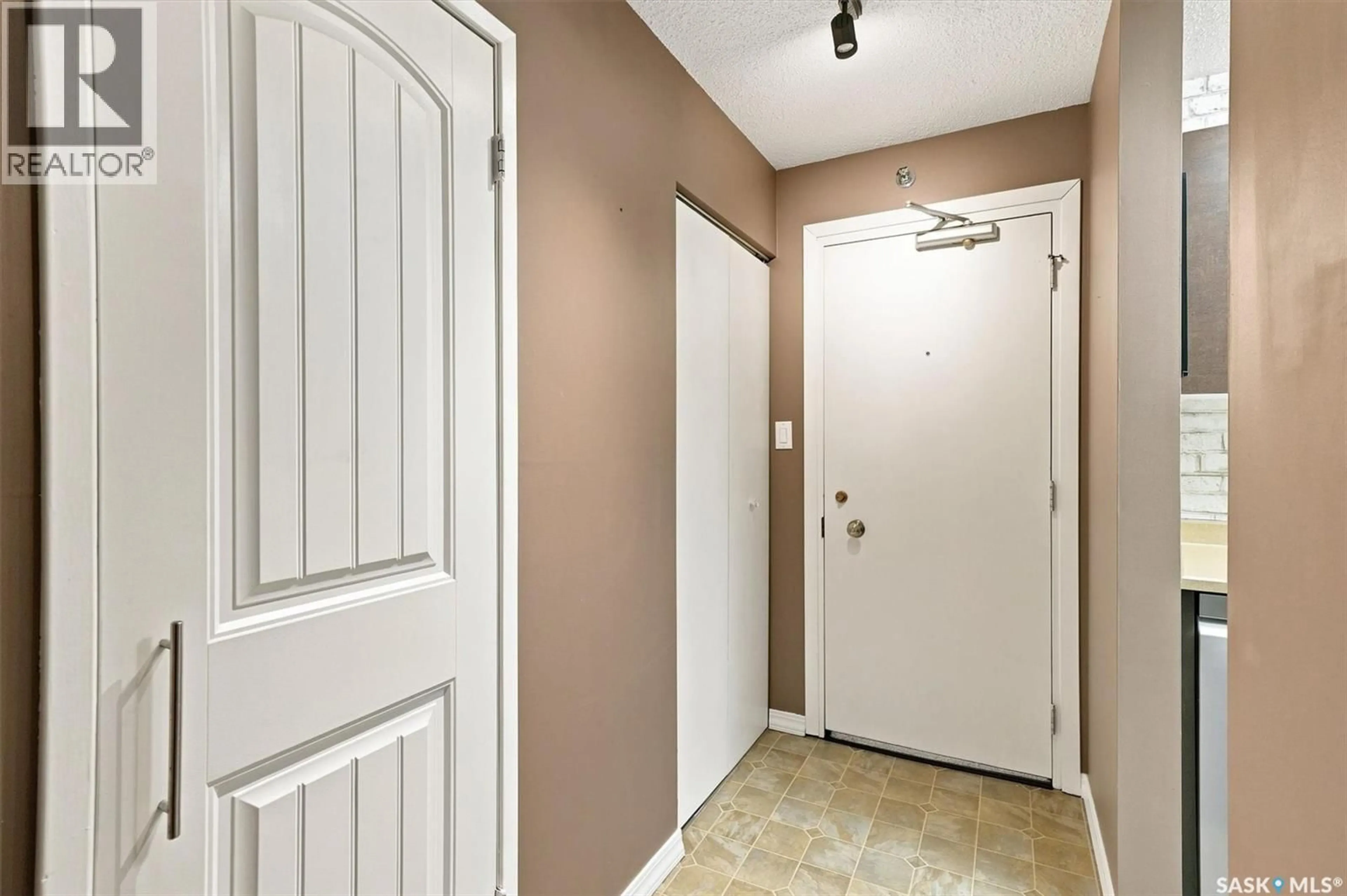 Indoor entryway for 23 111 ST LAWRENCE CRESCENT, Saskatoon Saskatchewan S7K1G7