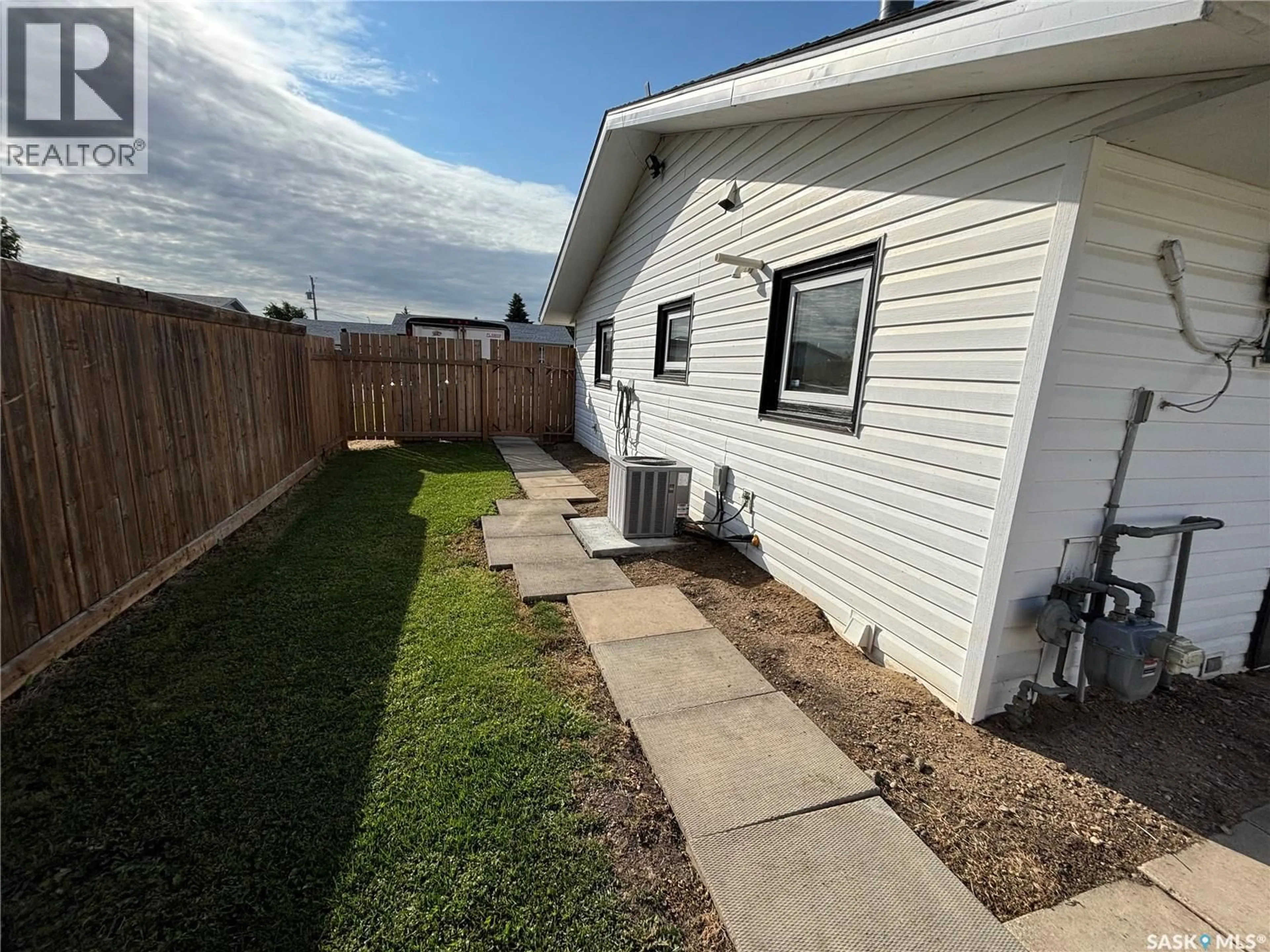 Patio, street for 114 SASKATCHEWAN CRESCENT, Kinistino Saskatchewan S0J1H0