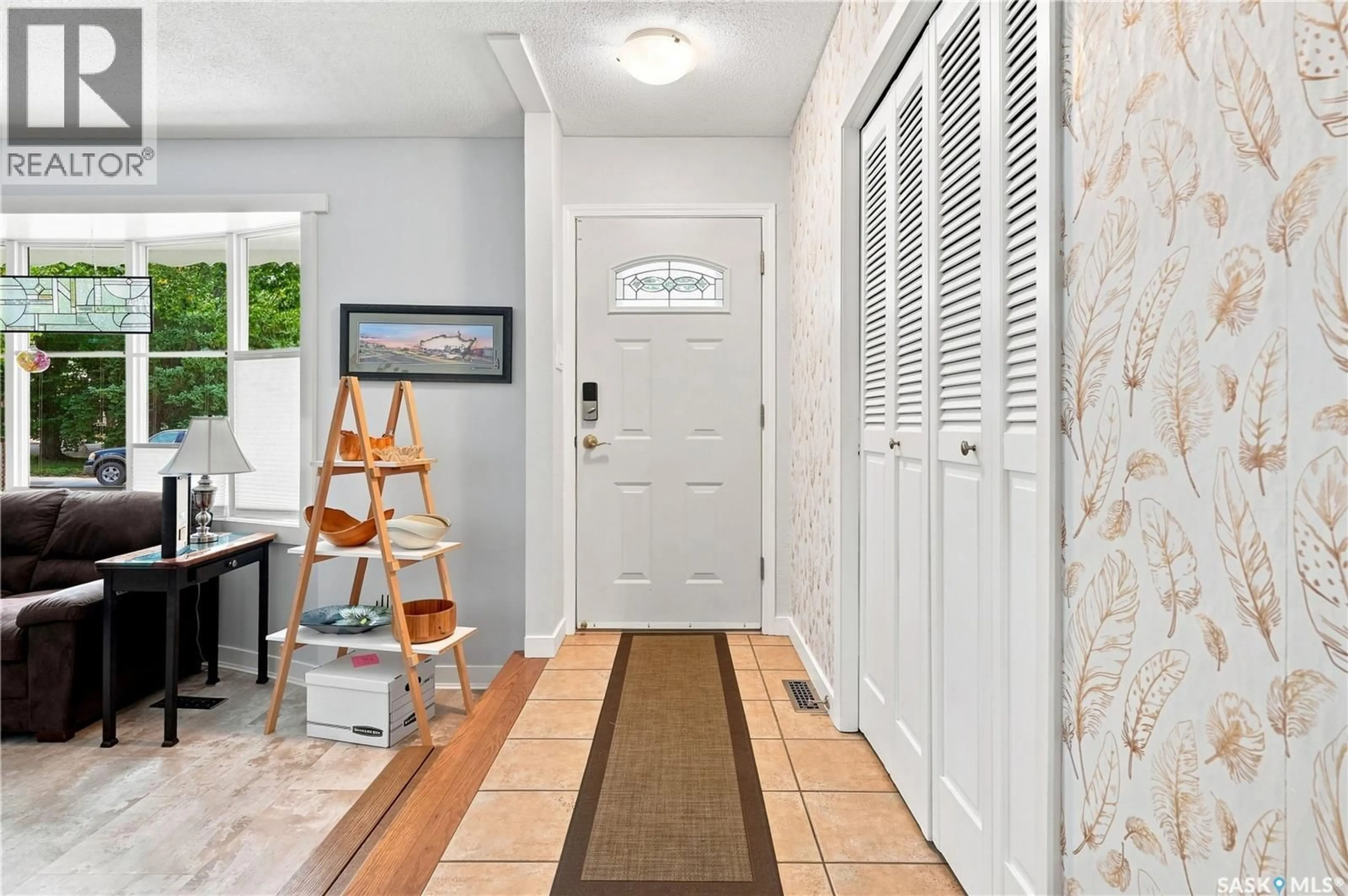 Indoor entryway for 2 SPRINGSTEIN AVENUE, Regina Saskatchewan S4R7H7