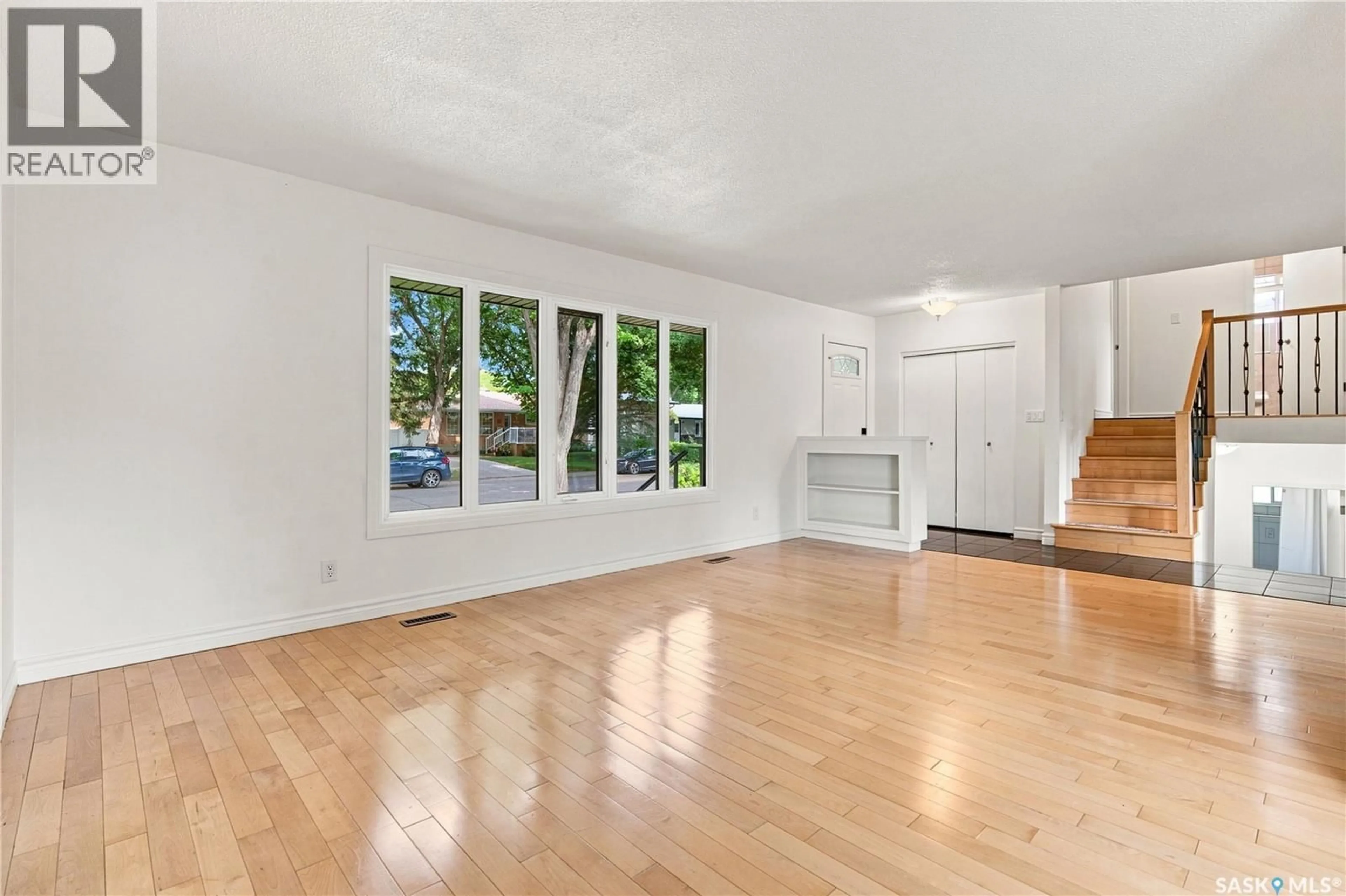 Unknown for 4059 ELPHINSTONE STREET, Regina Saskatchewan S4S3L1