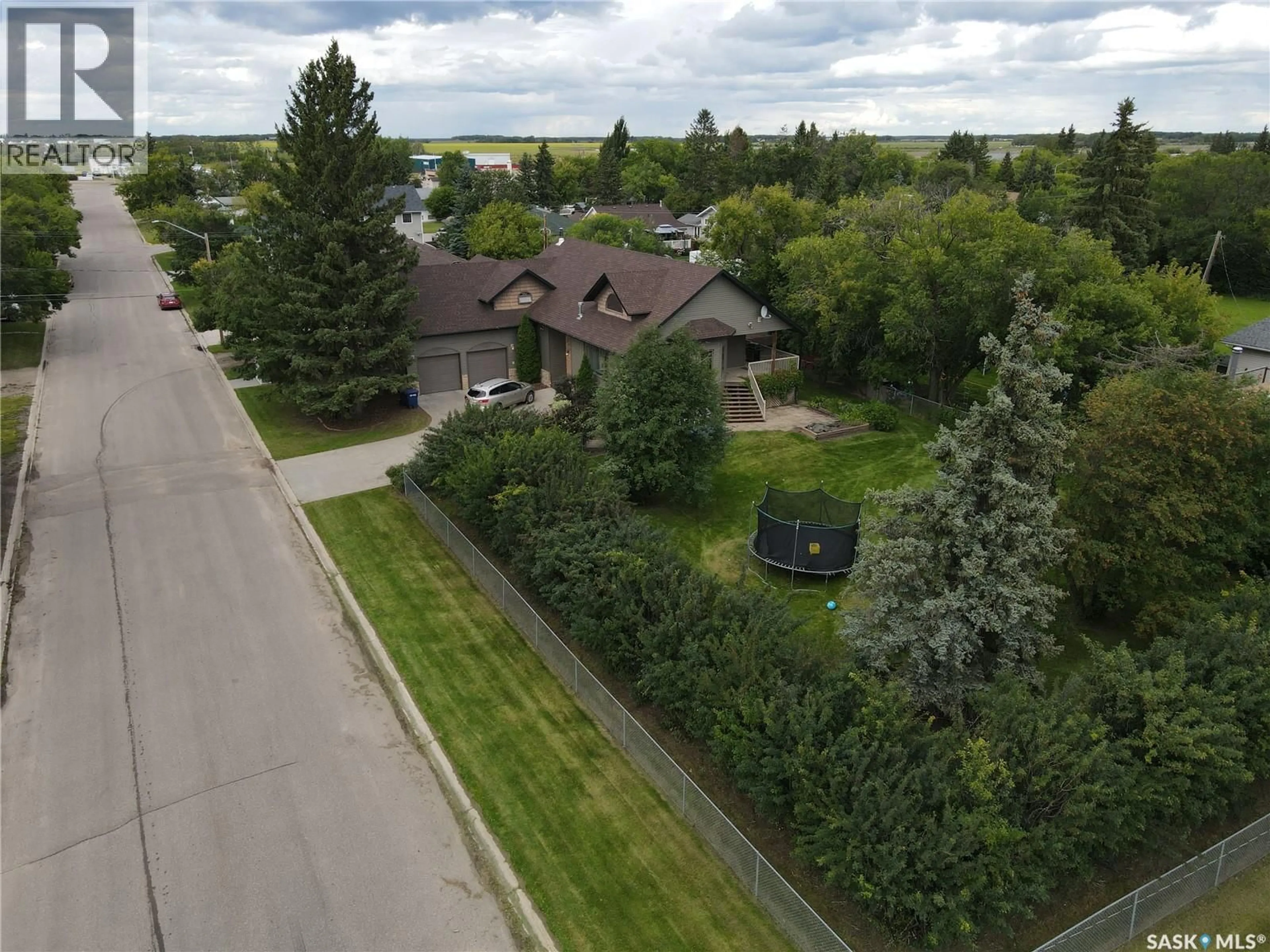 A pic from outside/outdoor area/front of a property/back of a property/a pic from drone, unknown for 717 3RD AVENUE, Meadow Lake Saskatchewan S9X1A5
